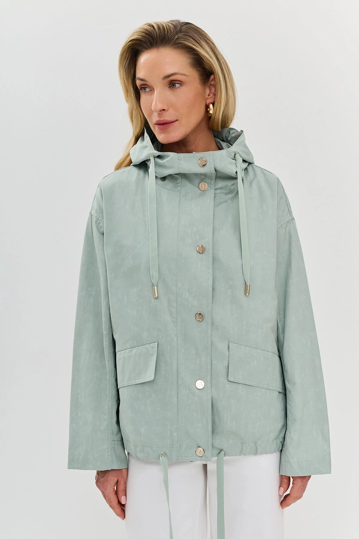 Комплект из куртки-ветровки и утепленного жилета в сером цвете, 52р