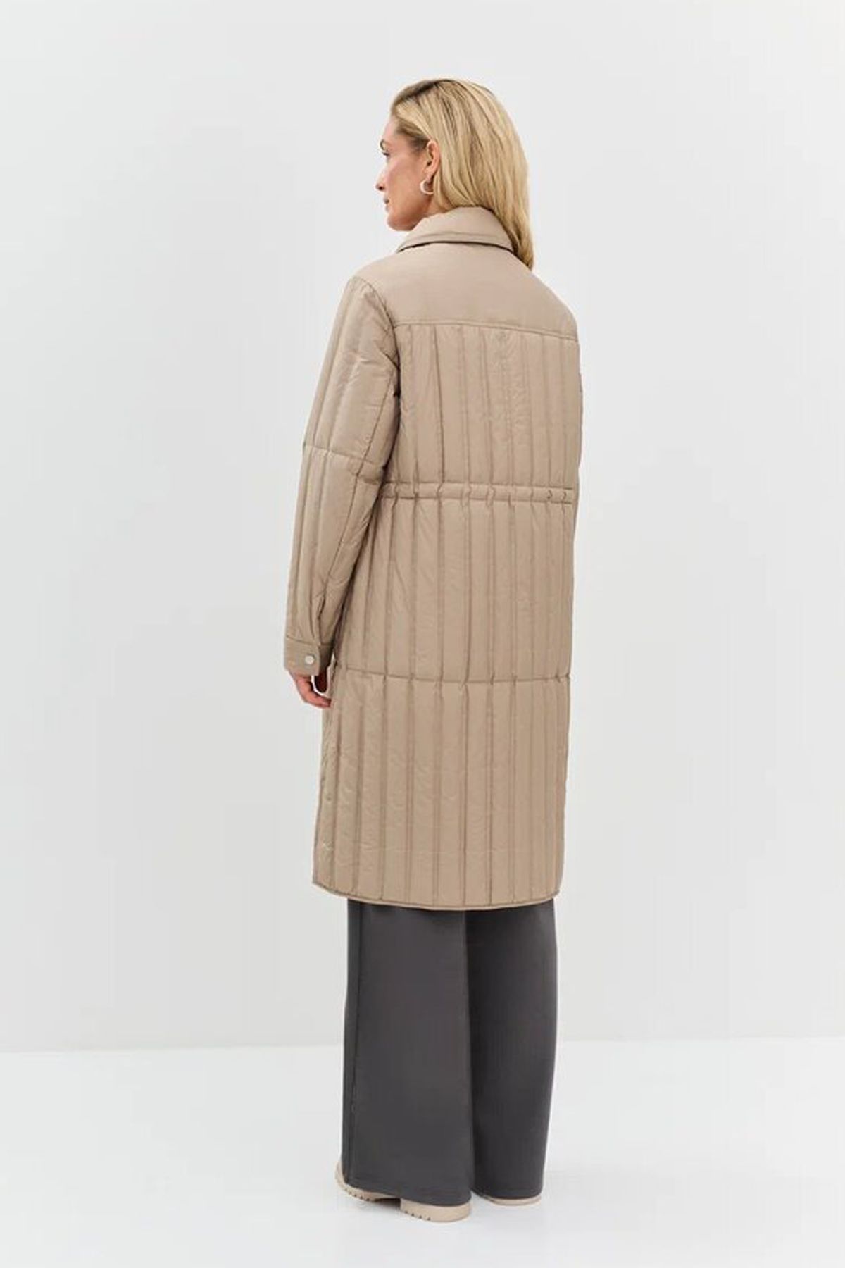 Пуховое пальто с вертикальной стежкой, 42р