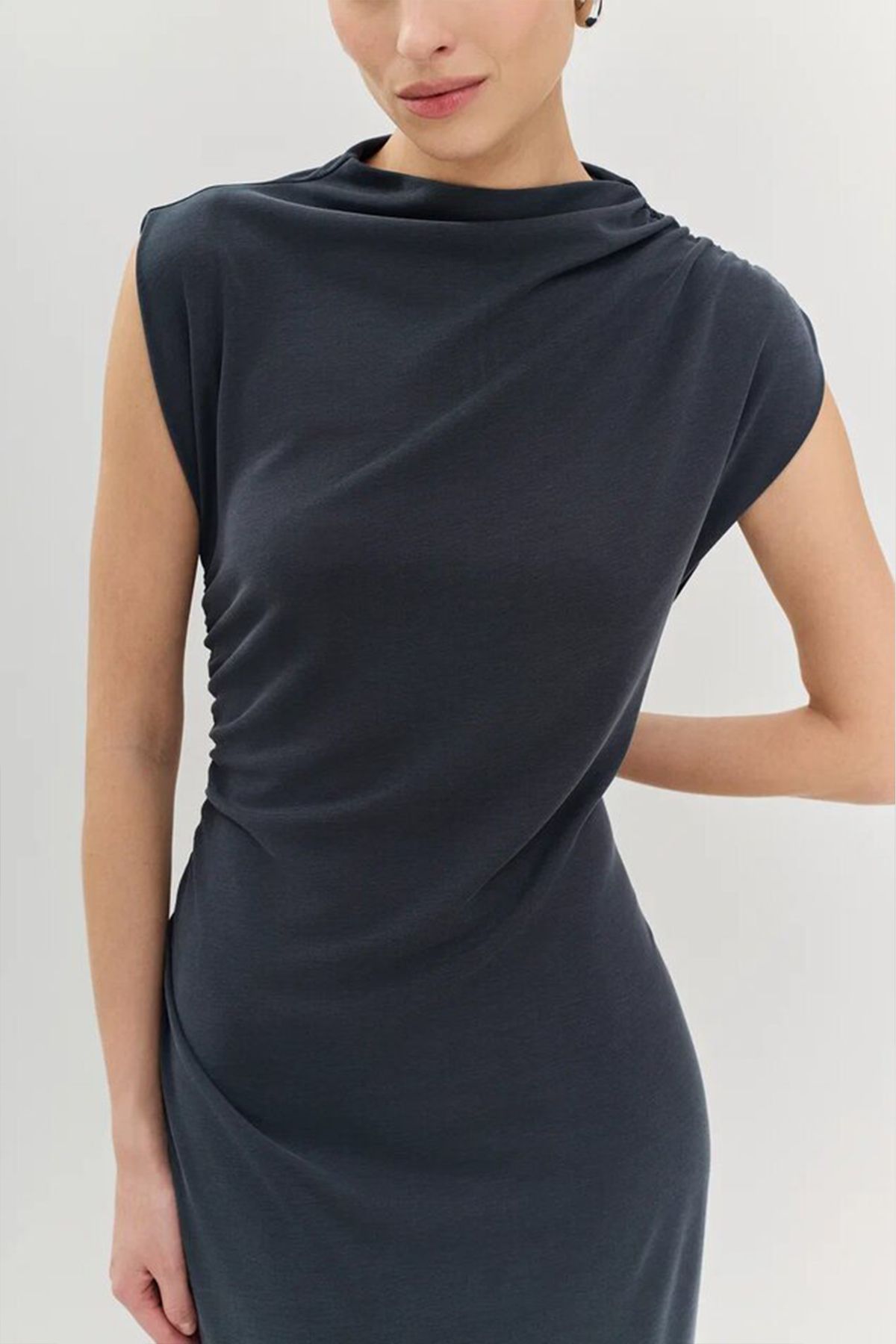 Элегантное платье с закрытой горловиной, 48р