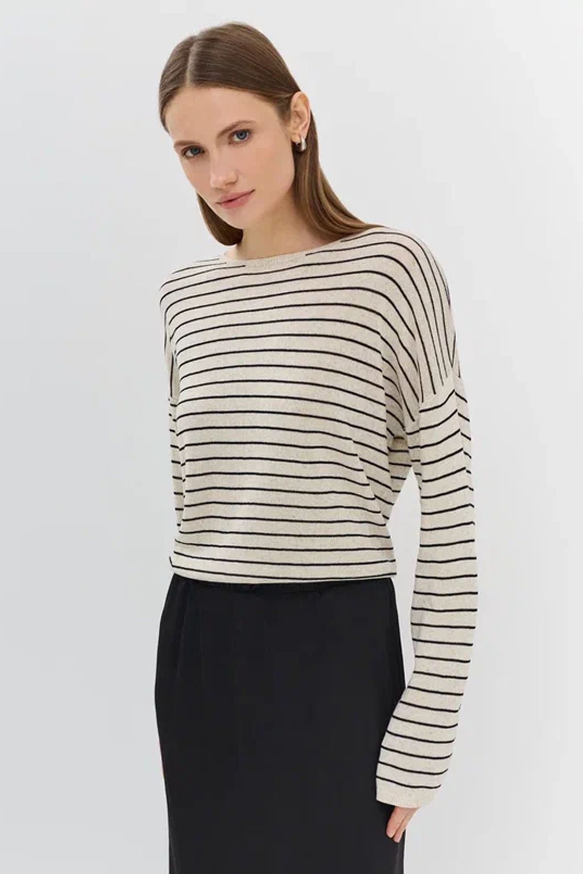 Свободный джемпер в тонкую полоску в светло-бежевом цвете, 50р