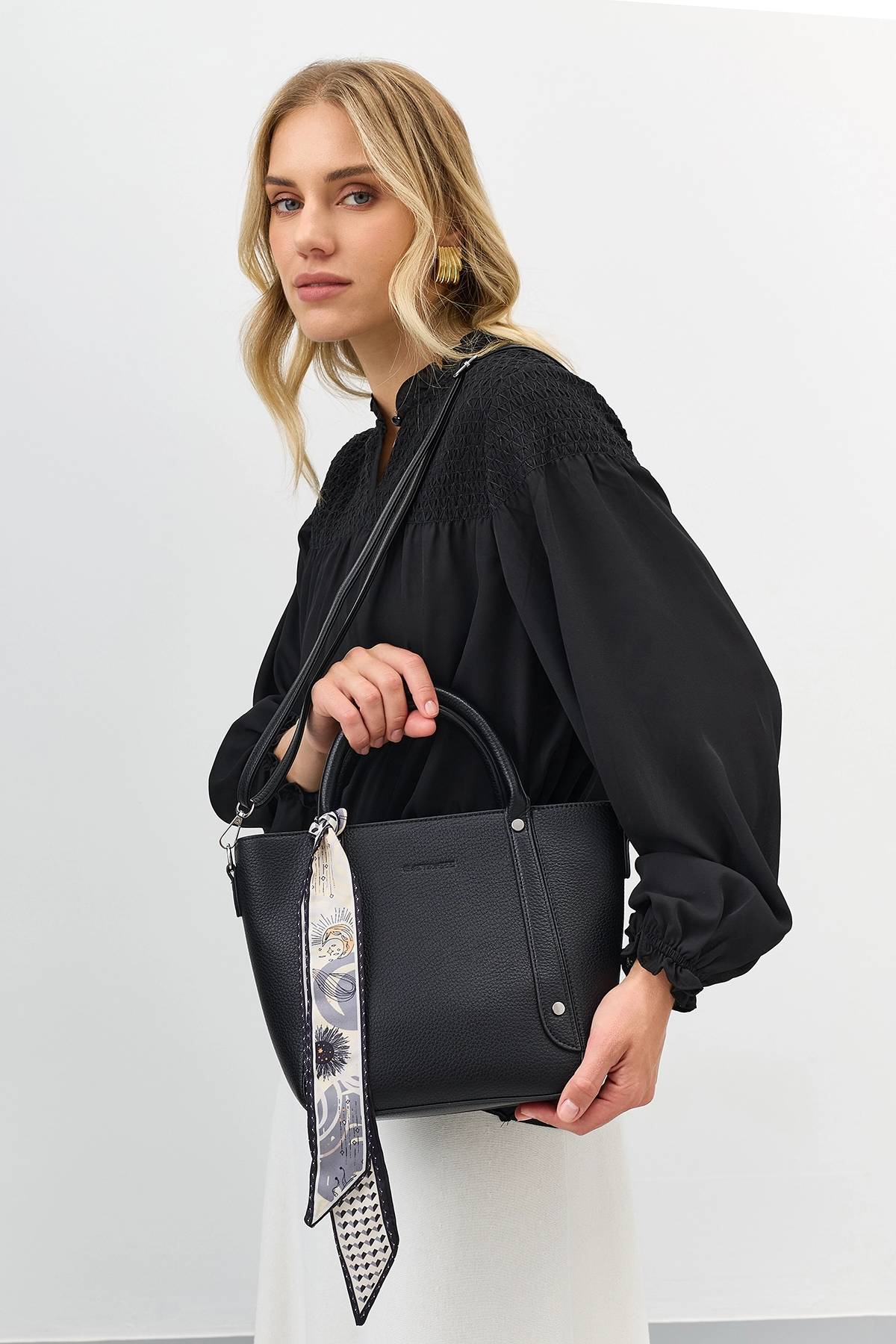 Сумка-шоппер с мягким силуэтом и короткими ручками, One