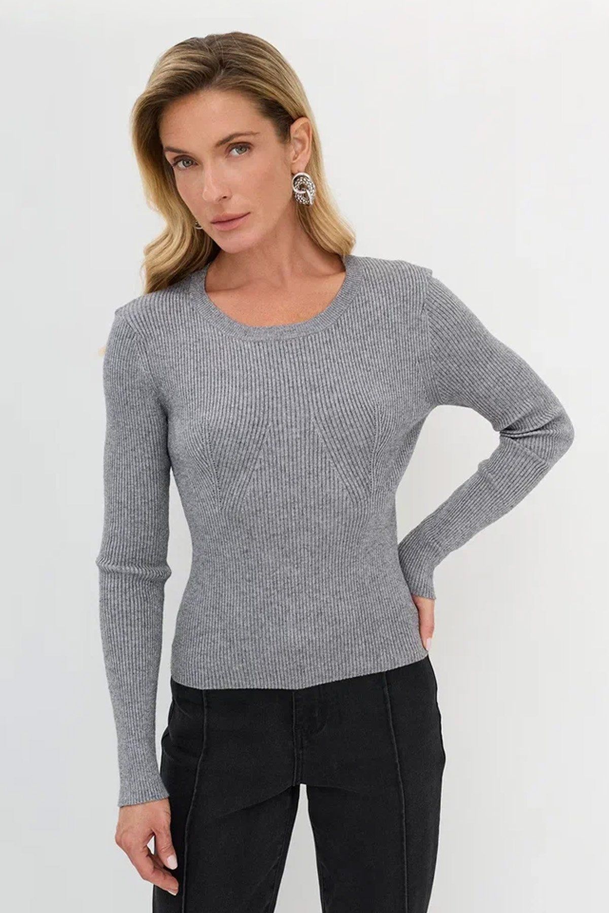 Джемпер slim fit с деликатным люрексом, 44р