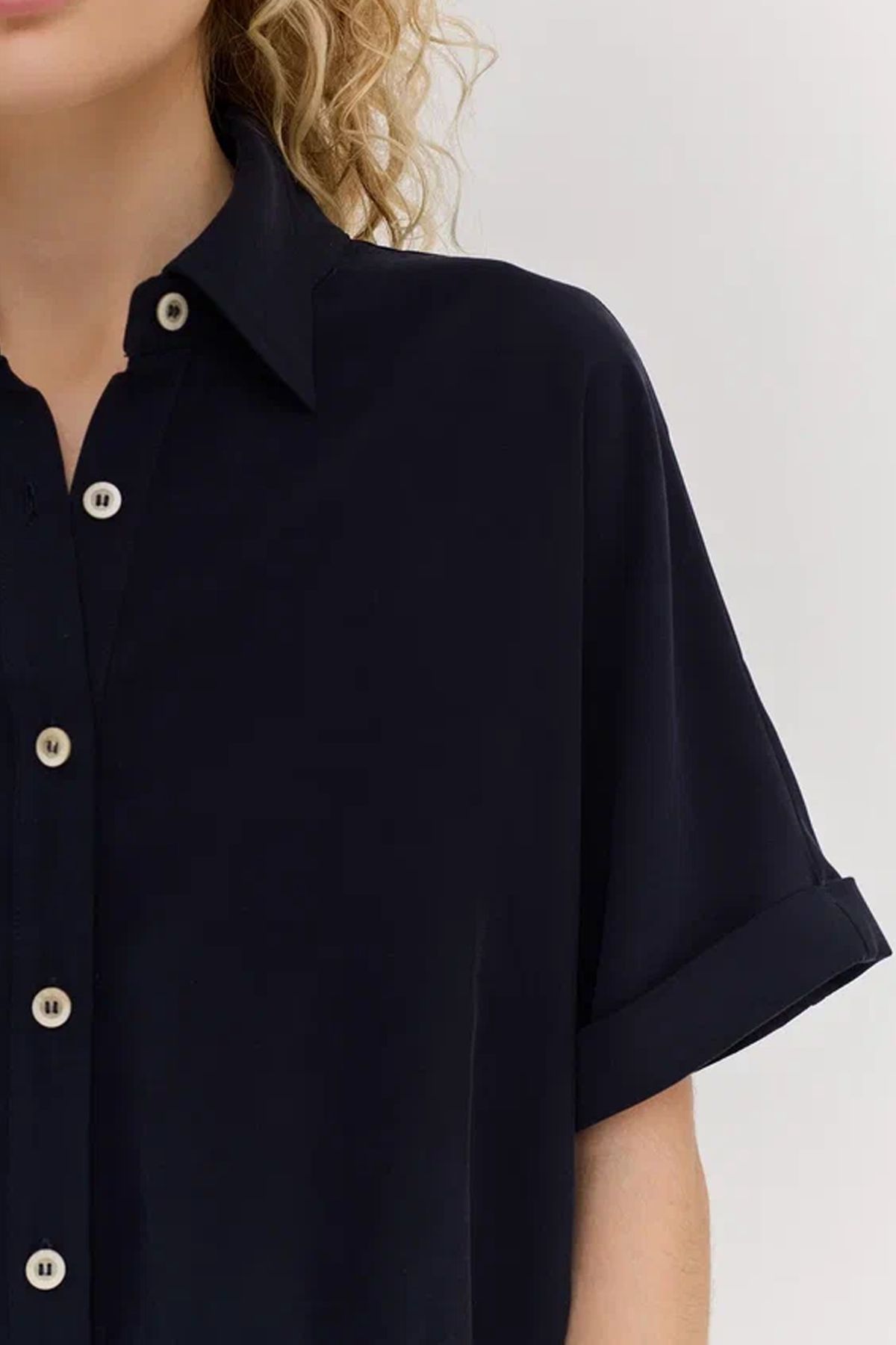 Блузка из мягкой вискозы в темно-синем цвете, 50р