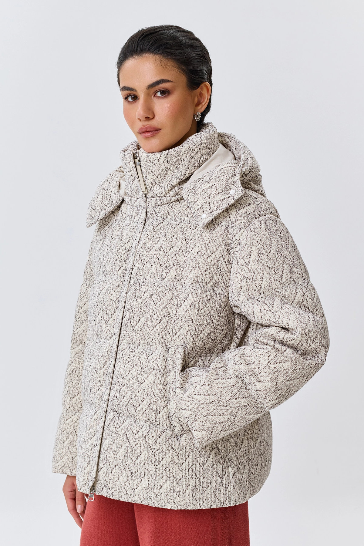 Куртка из фактурной ткани в сером оттенке, 46