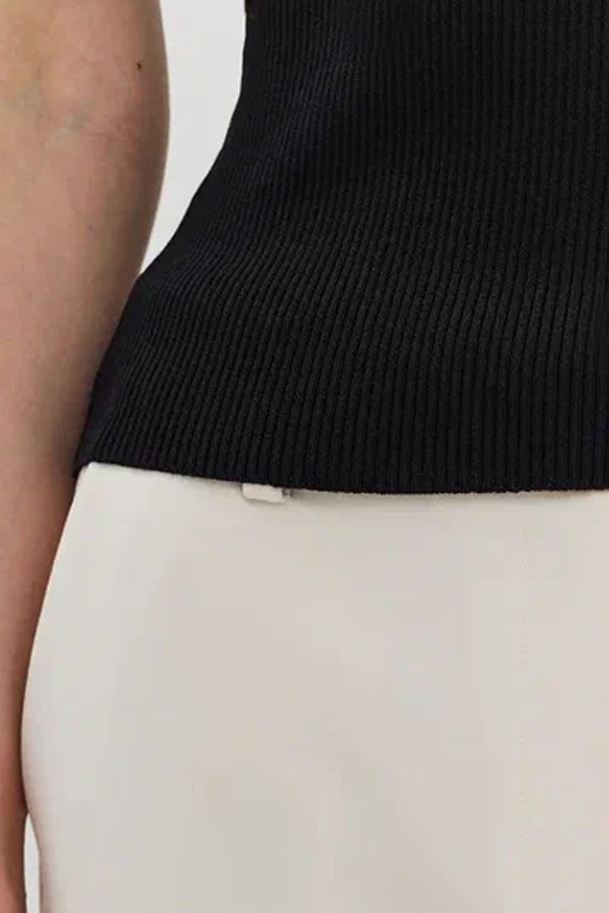 Вязаный топ с V-образным вырезом, 50р