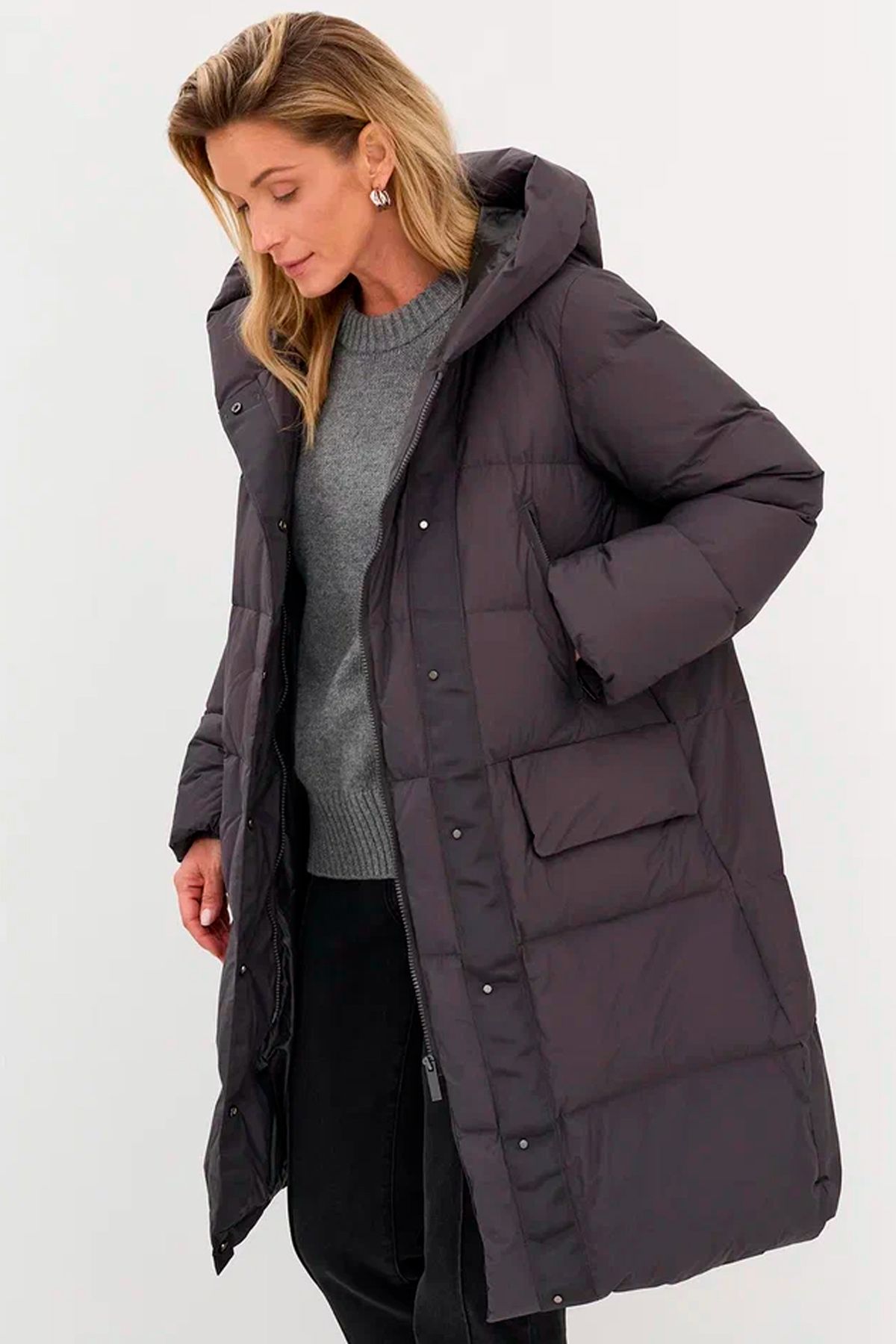 Пуховое пальто с объемными карманами, 40р