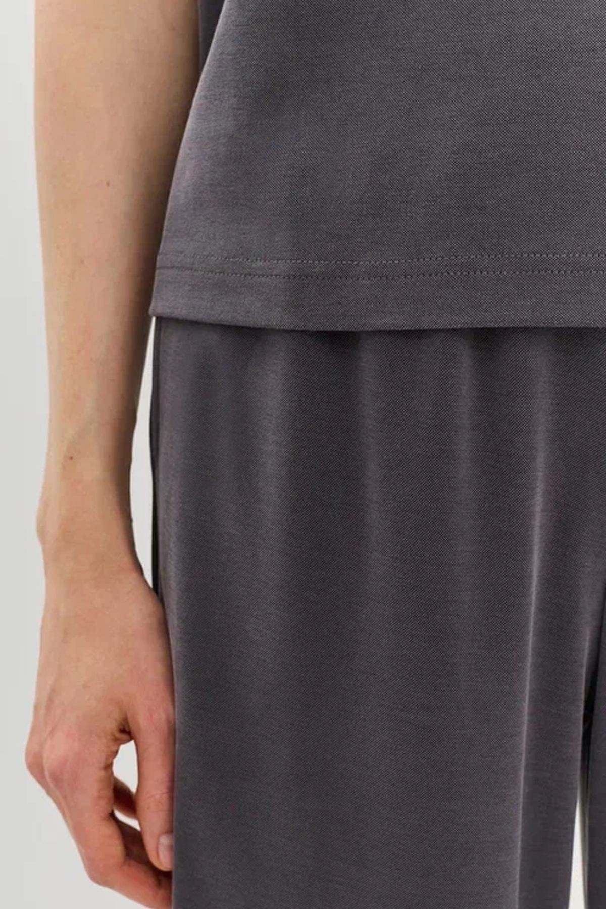 Базовый джемпер из модала свободного силуэта, 52р