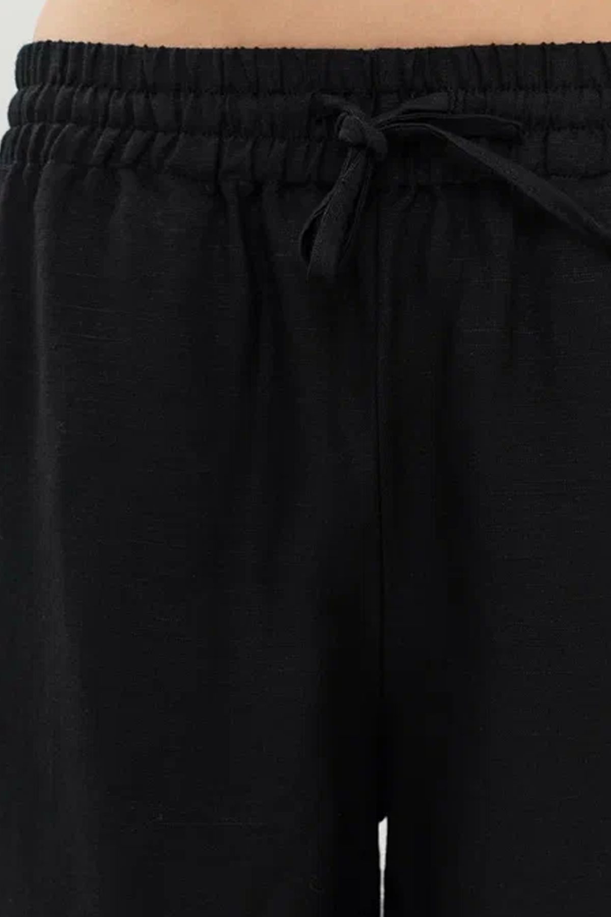 Брюки-палаццо чёрного цвета с резинкой на талии, 52р