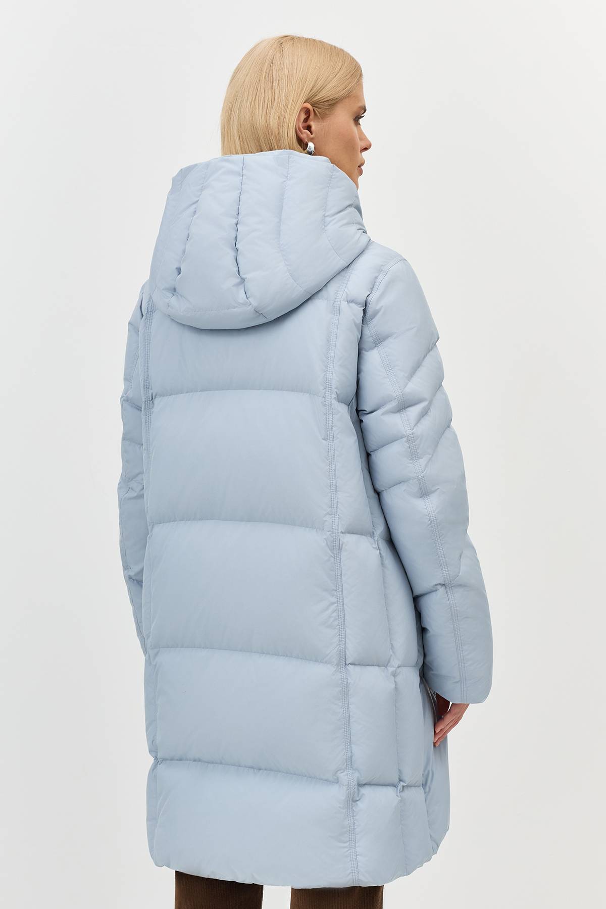 Лимитированная серия Теплый пуховик с фигурной стежкойс палантином, 34