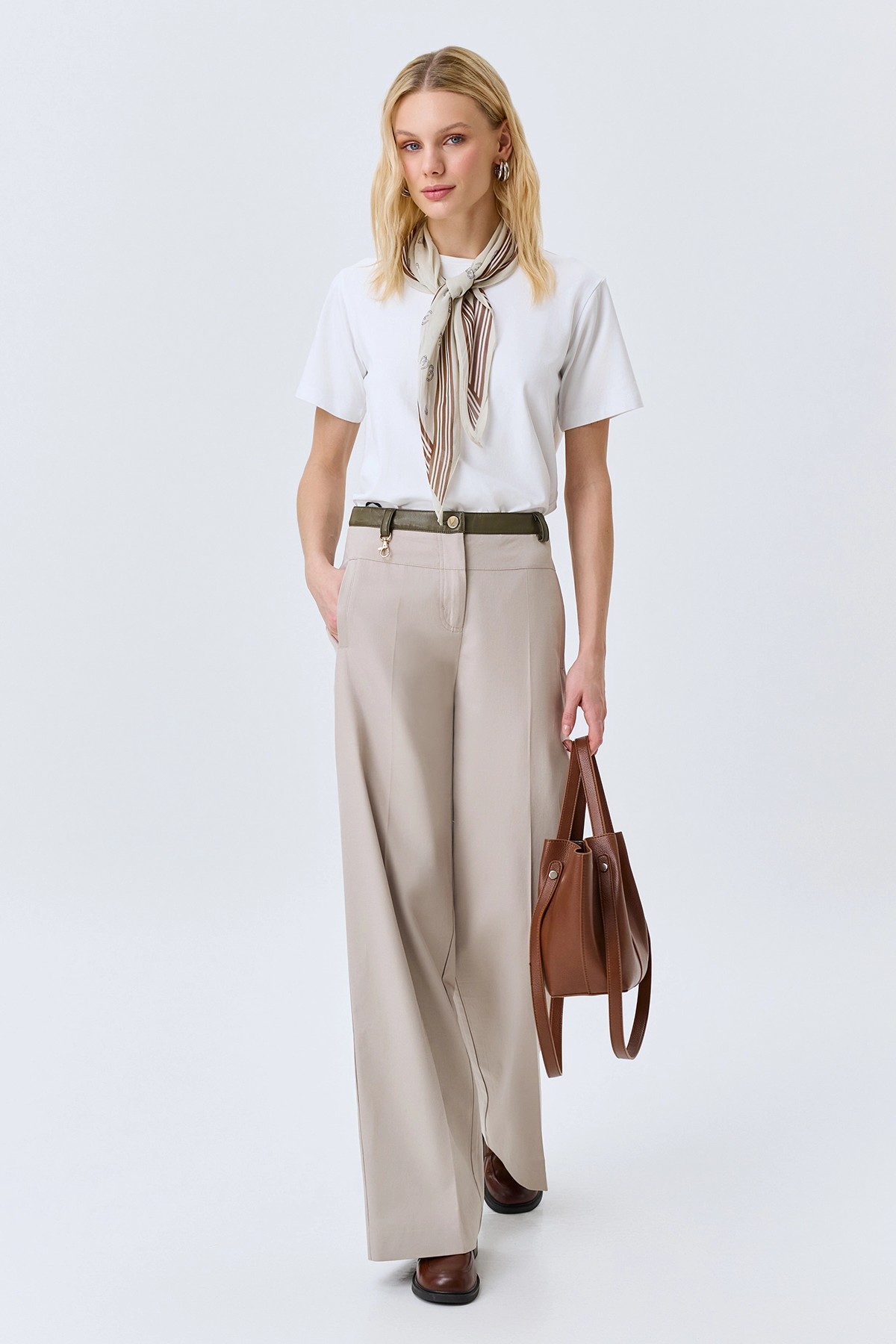 Широкие брюки с контрастным поясом, 52