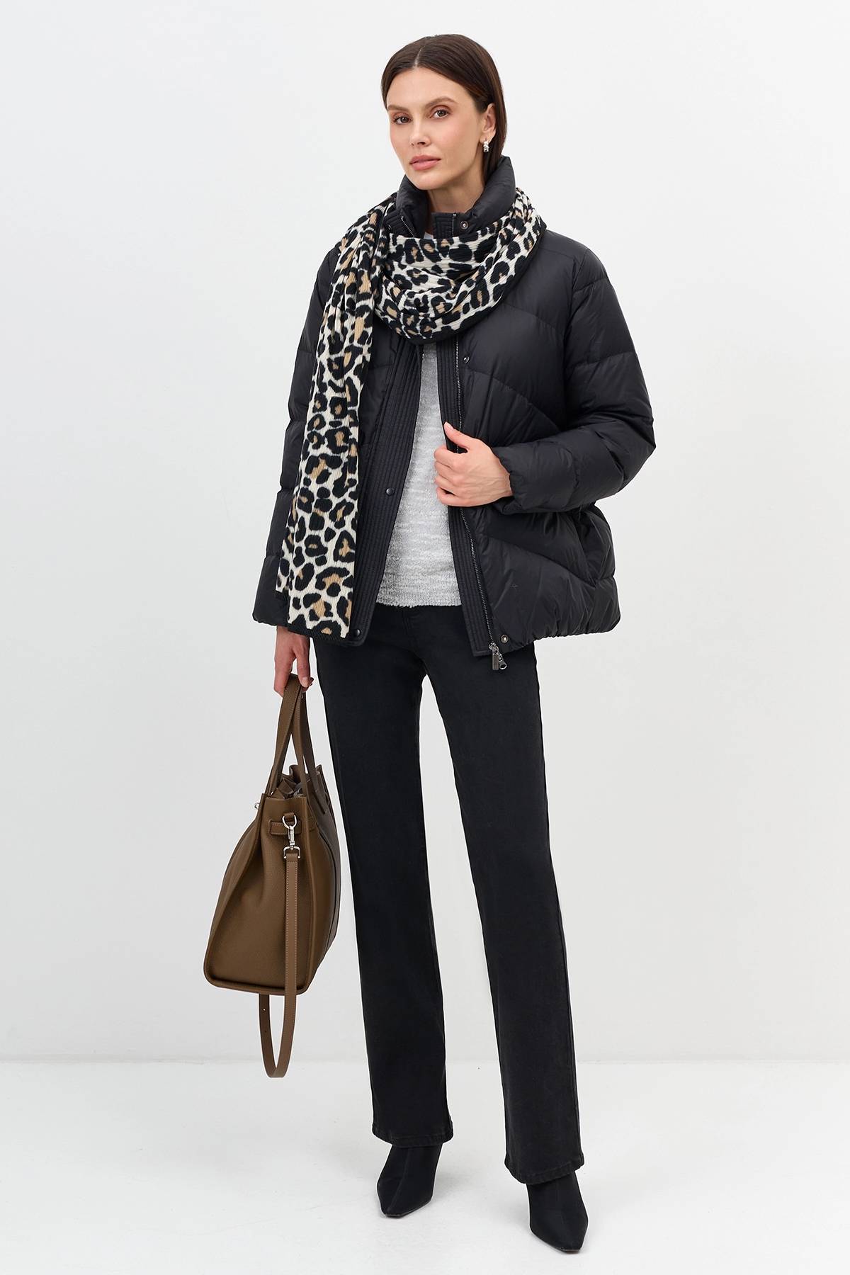 Лимитированная серия легкая куртка в черном цвете с  палантином, 44