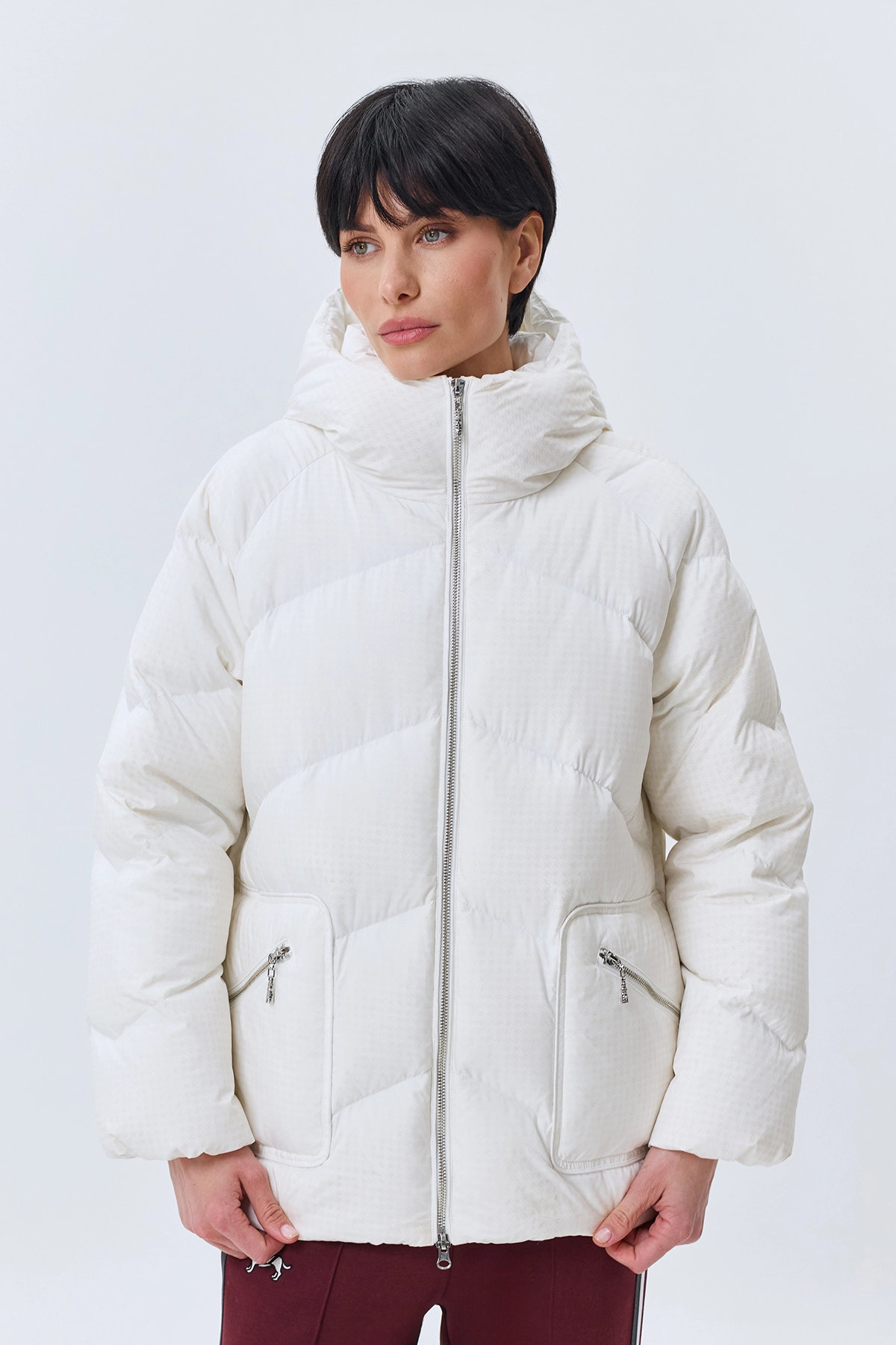 Oversize пуховик белый с деликатным блеском, 44