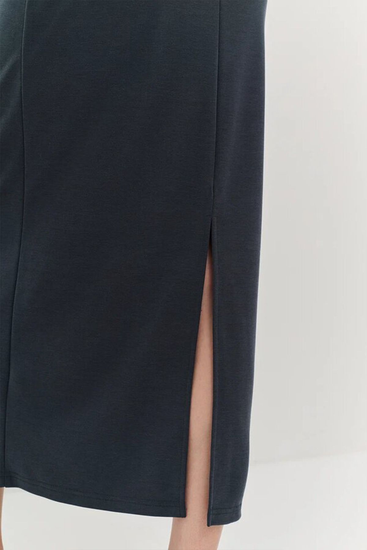 Элегантное платье с закрытой горловиной, 48р