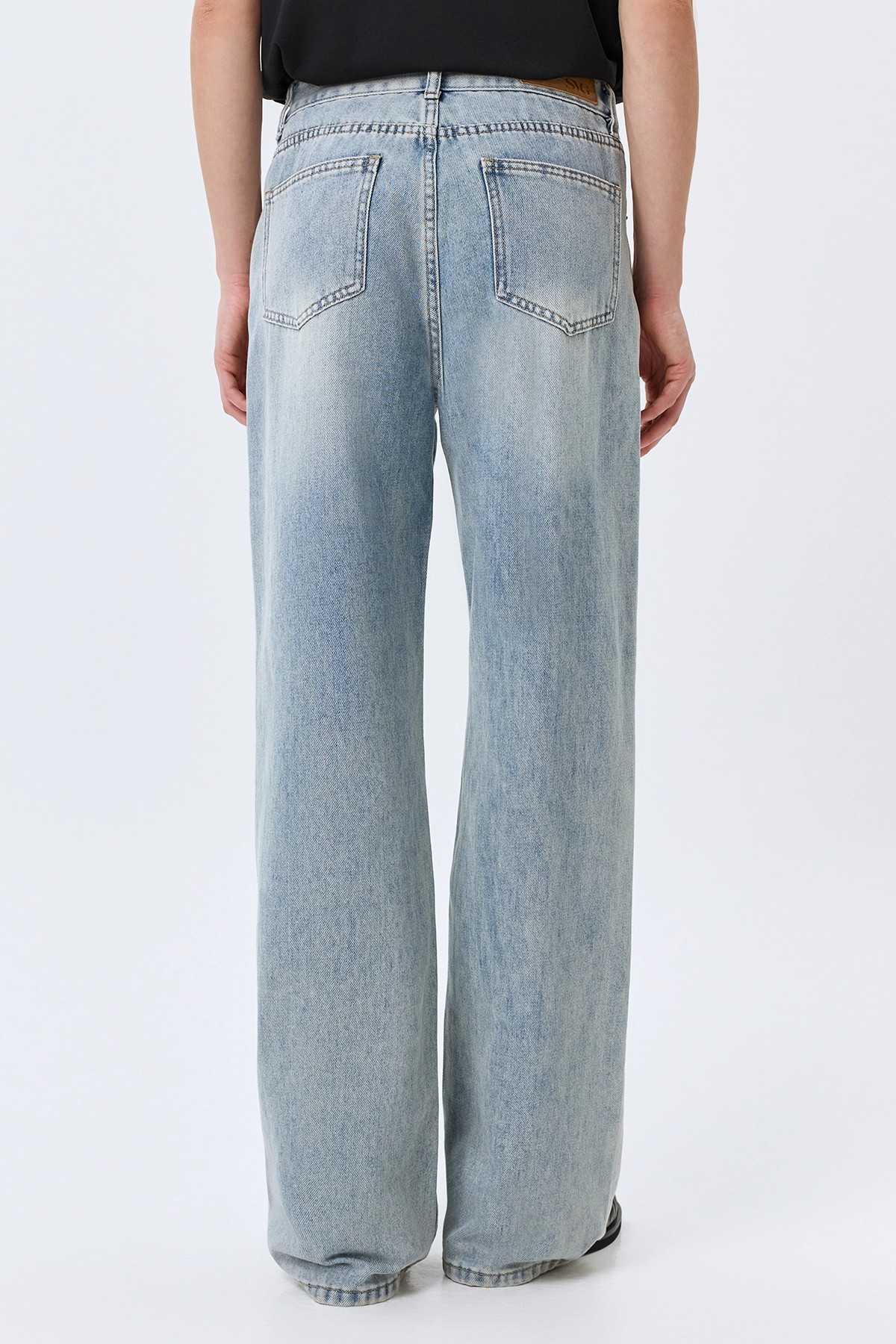 Свободные джинсы с деликатной варкой, 42