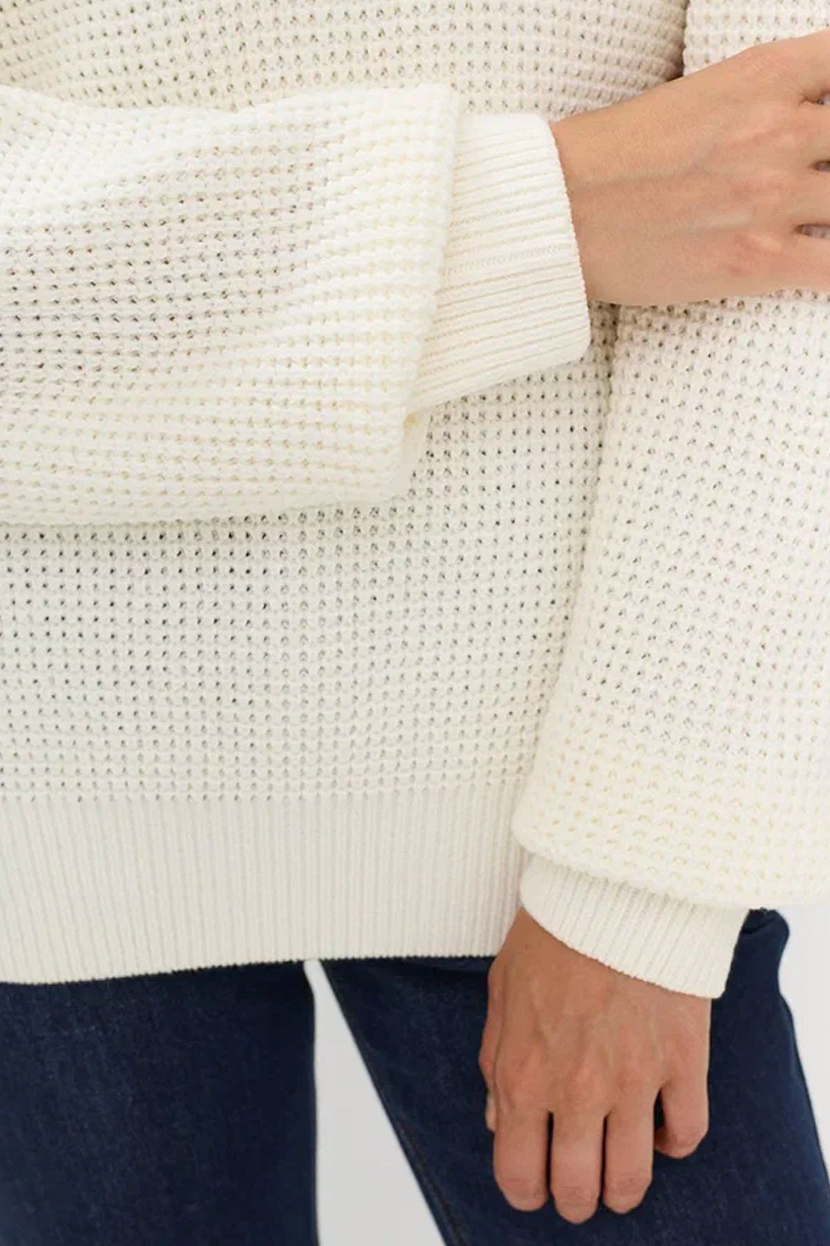 Удлиненный объемный джемпер крупной вязки в молочном цвете, 42р