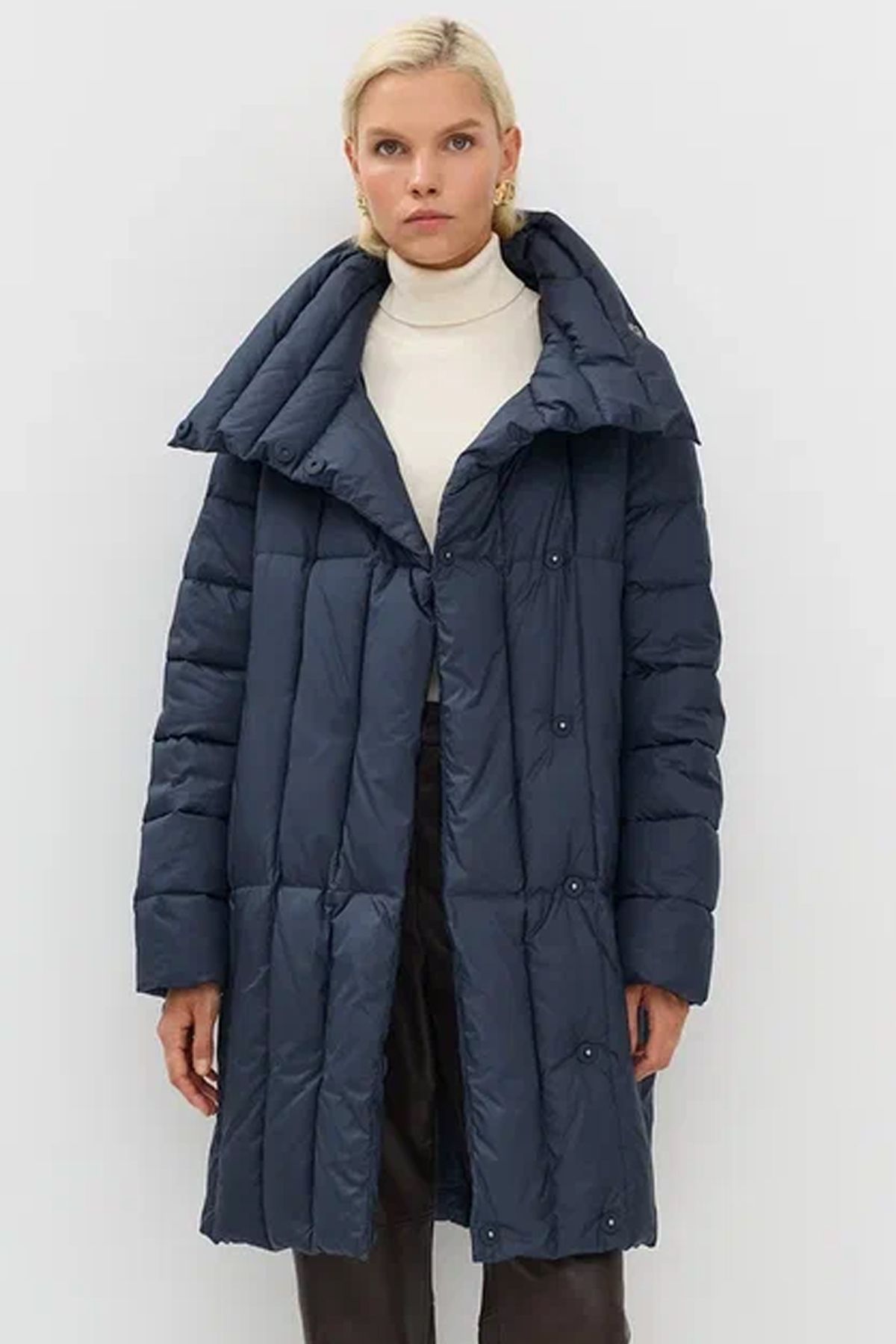 Свободное пальто с вертикальной стежкой в темно-синем цвете, 48р