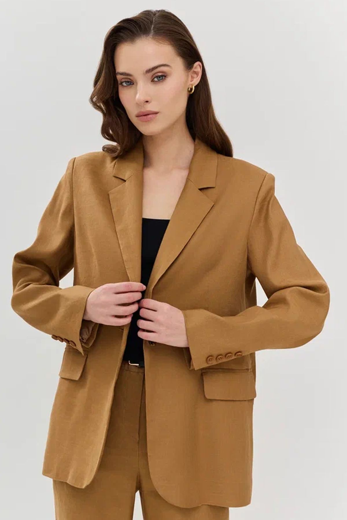 Однобортный жакет коричневого цвета с лацканами, 48р