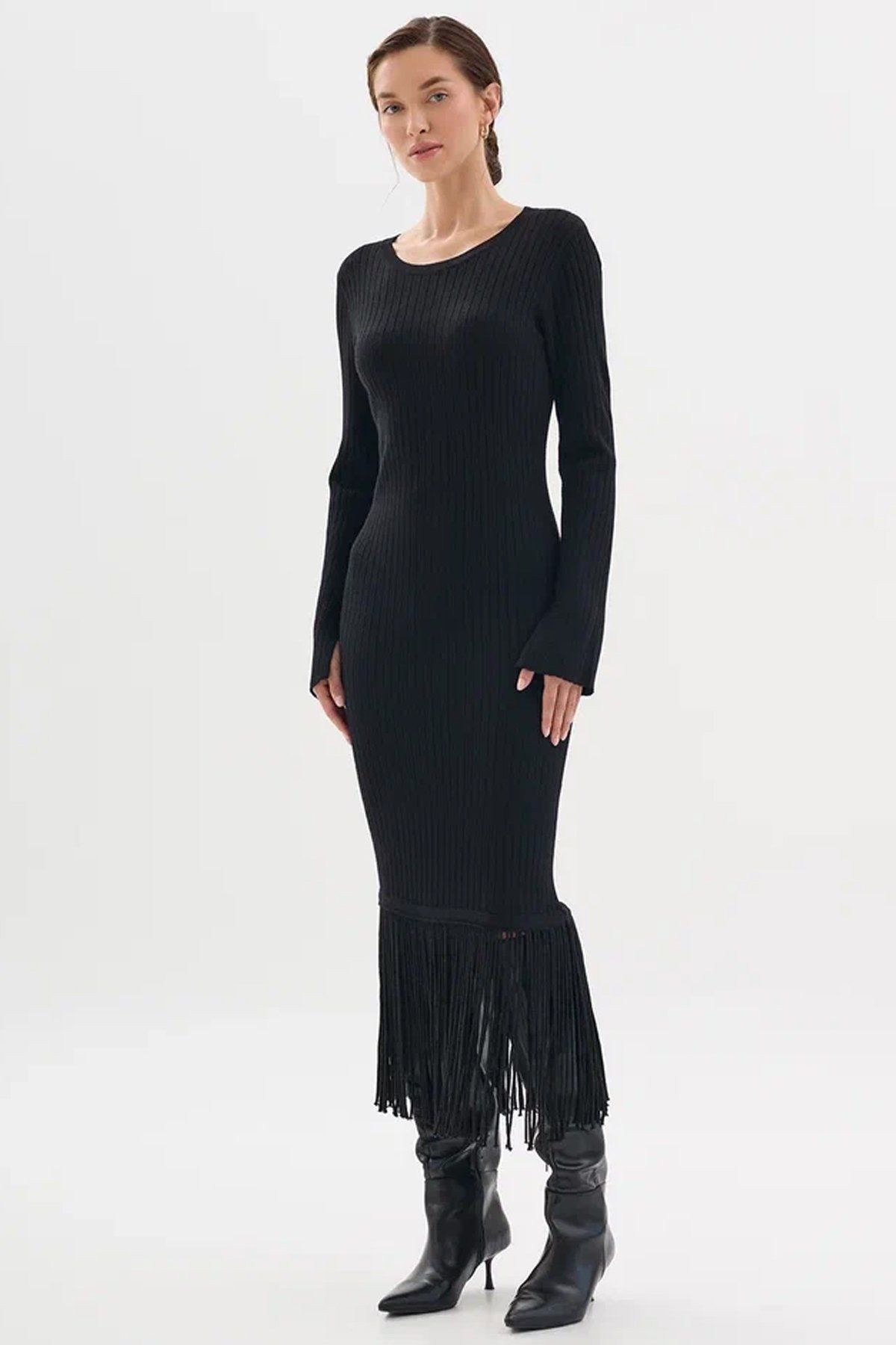 Трикотажное платье в рубчик с бахромой по краю, 40р