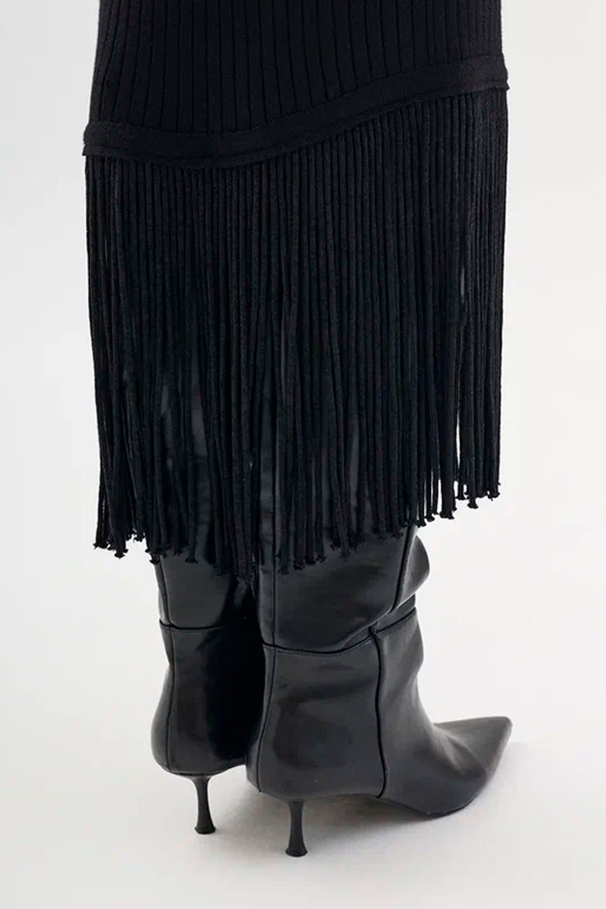 Трикотажное платье в рубчик с бахромой по краю, 40р