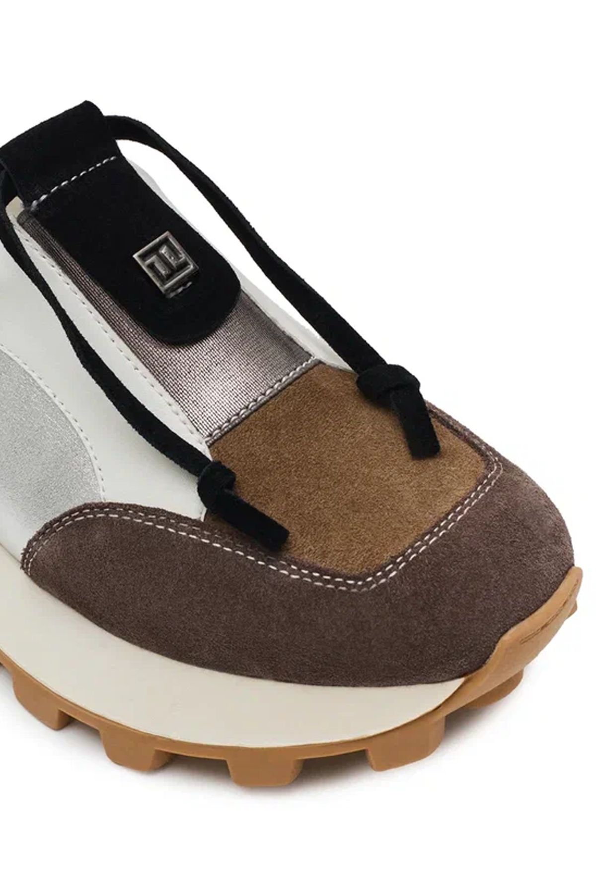 Кроссовки с контрастными деталями из натуральной кожи и мягкой замши, 40р