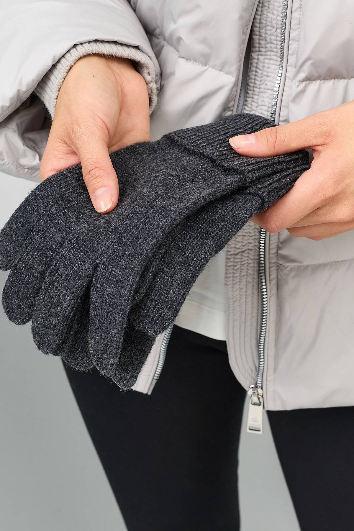 Серые вязаные перчатки с шерстью, One