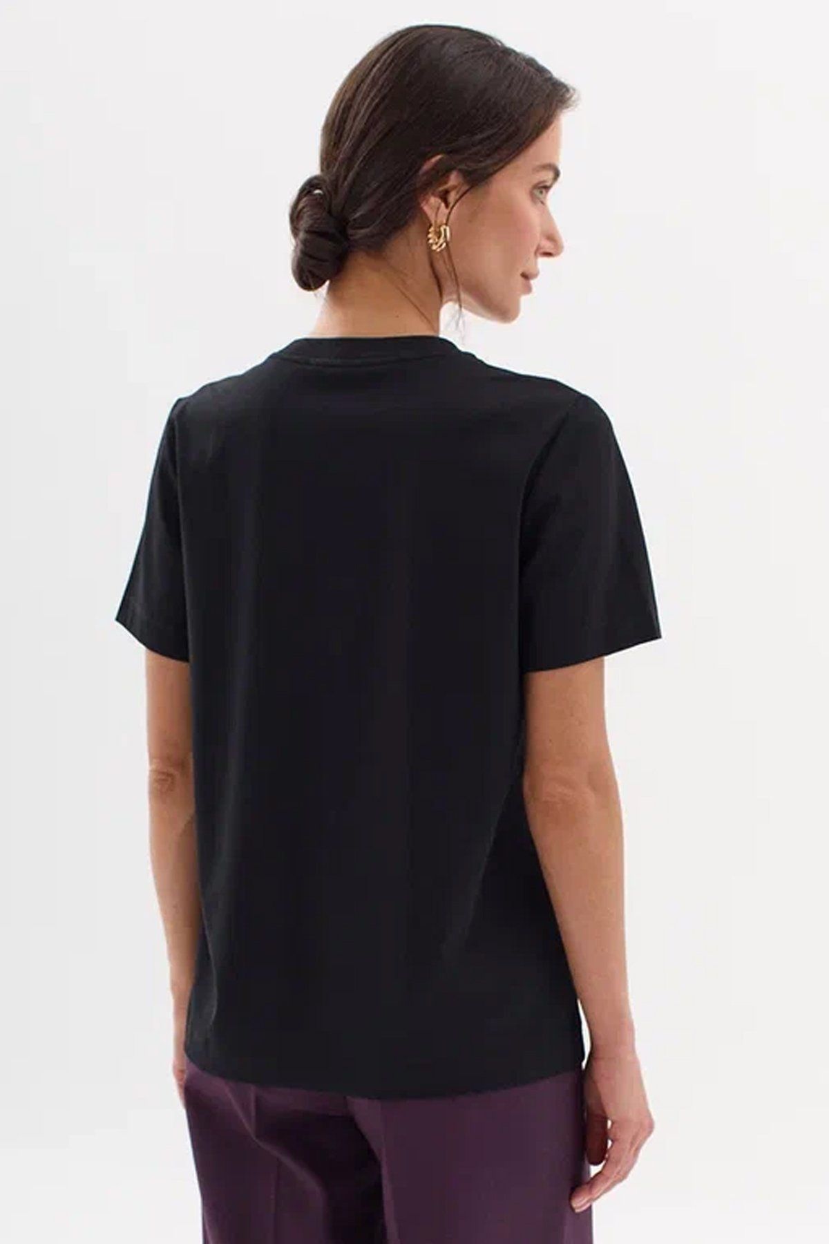 Универсальная футболка прямого силуэта в черном цвете, 46р