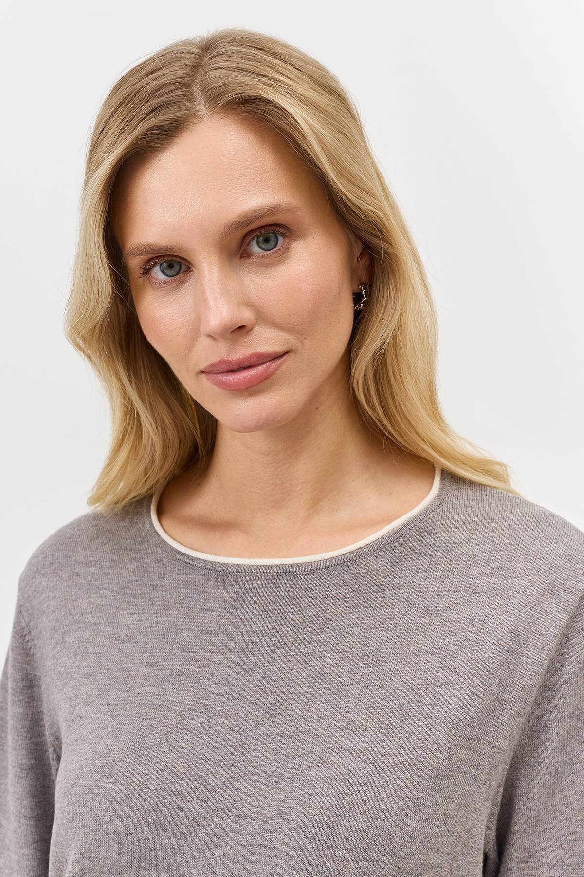 Лимитированная серия джемпер с ажурным декором с палантином, 36