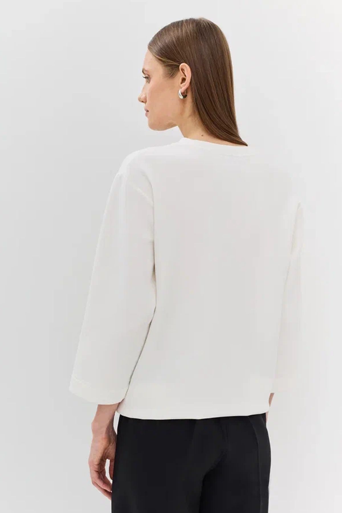 Oversize джемпер с шрифтовой вышивкой в анималистичном стиле, 50р