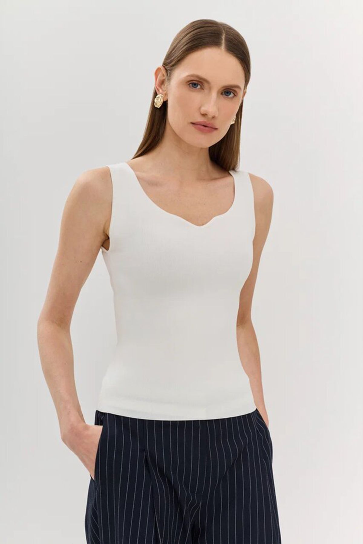 Удлинённый трикотажный топ в белом цвете 53731/1, 42р