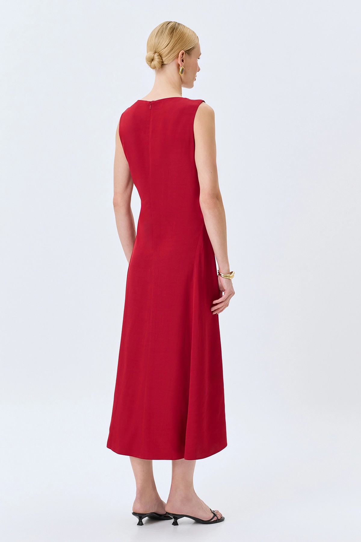 Яркое платье-миди из вискозы, 50