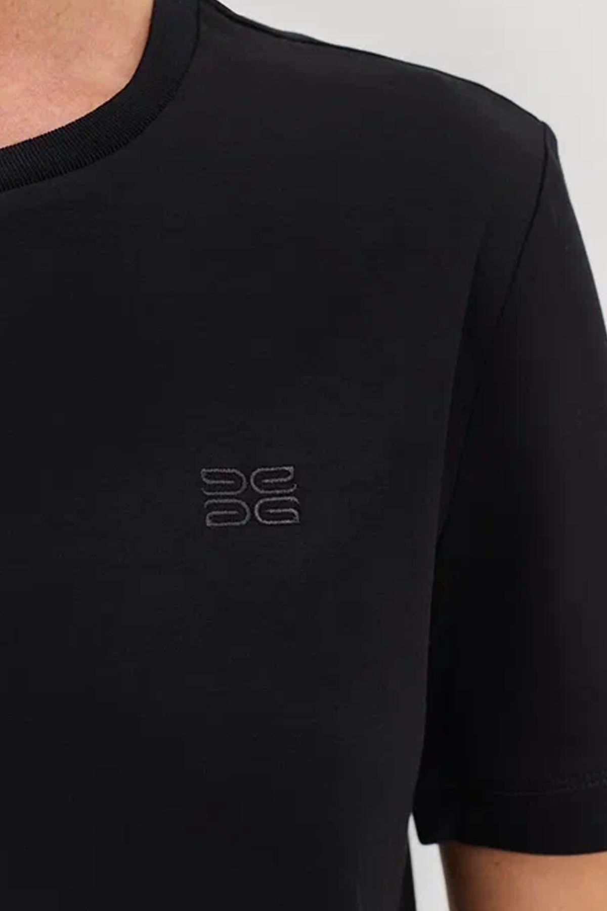 Базовая футболка из мерсеризованного хлопка в черном цвете, 52р