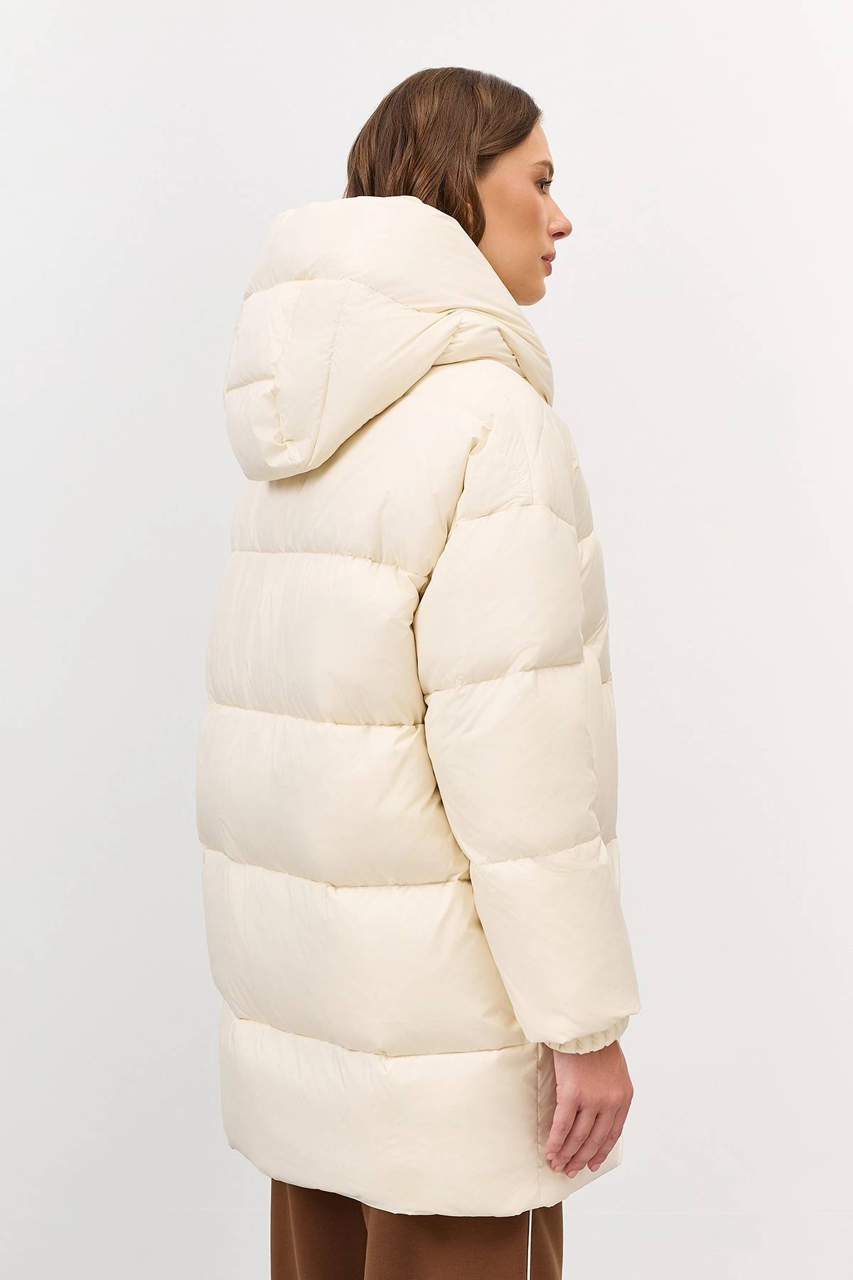 Укороченный пуховик с акцентным воротником, 48