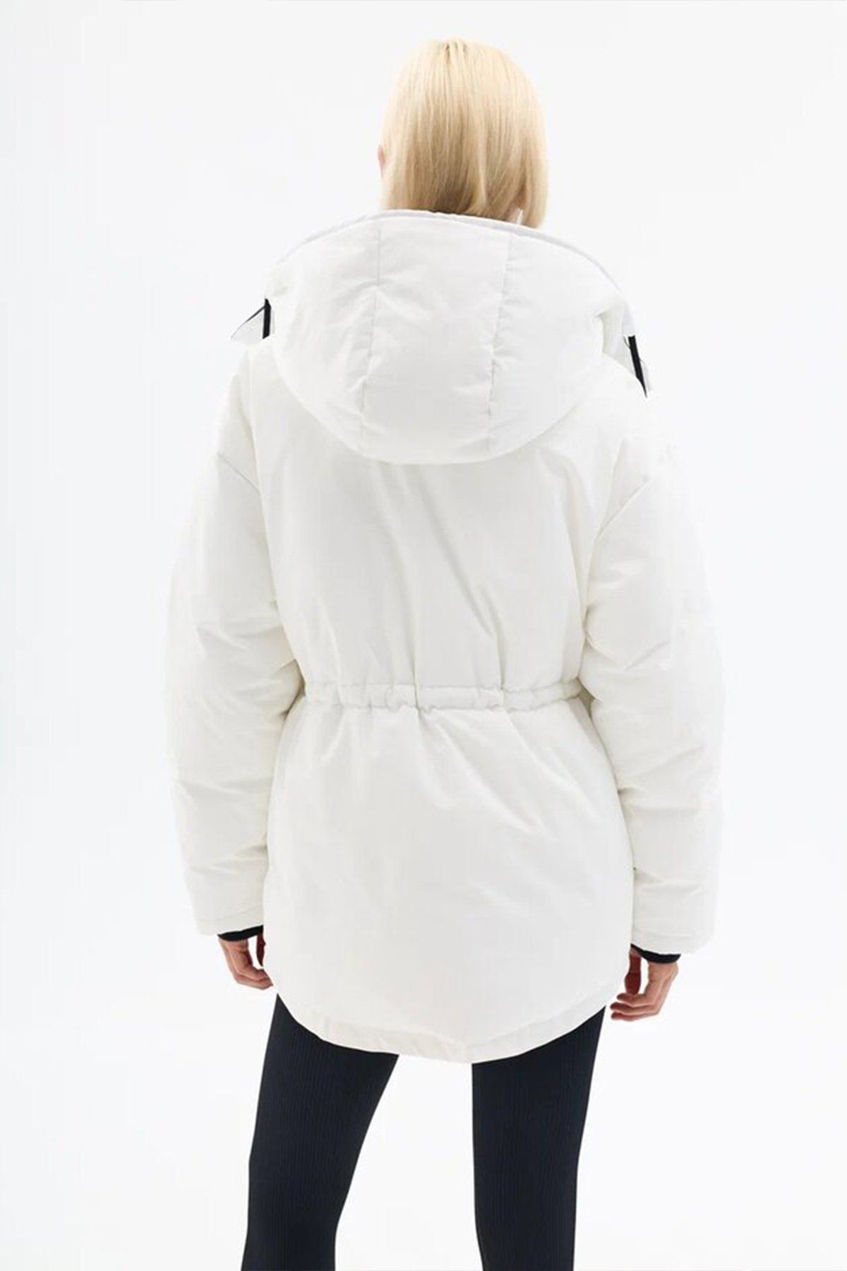 Куртка в спортивном стиле с контратной отделкой в белом цвете, 50р