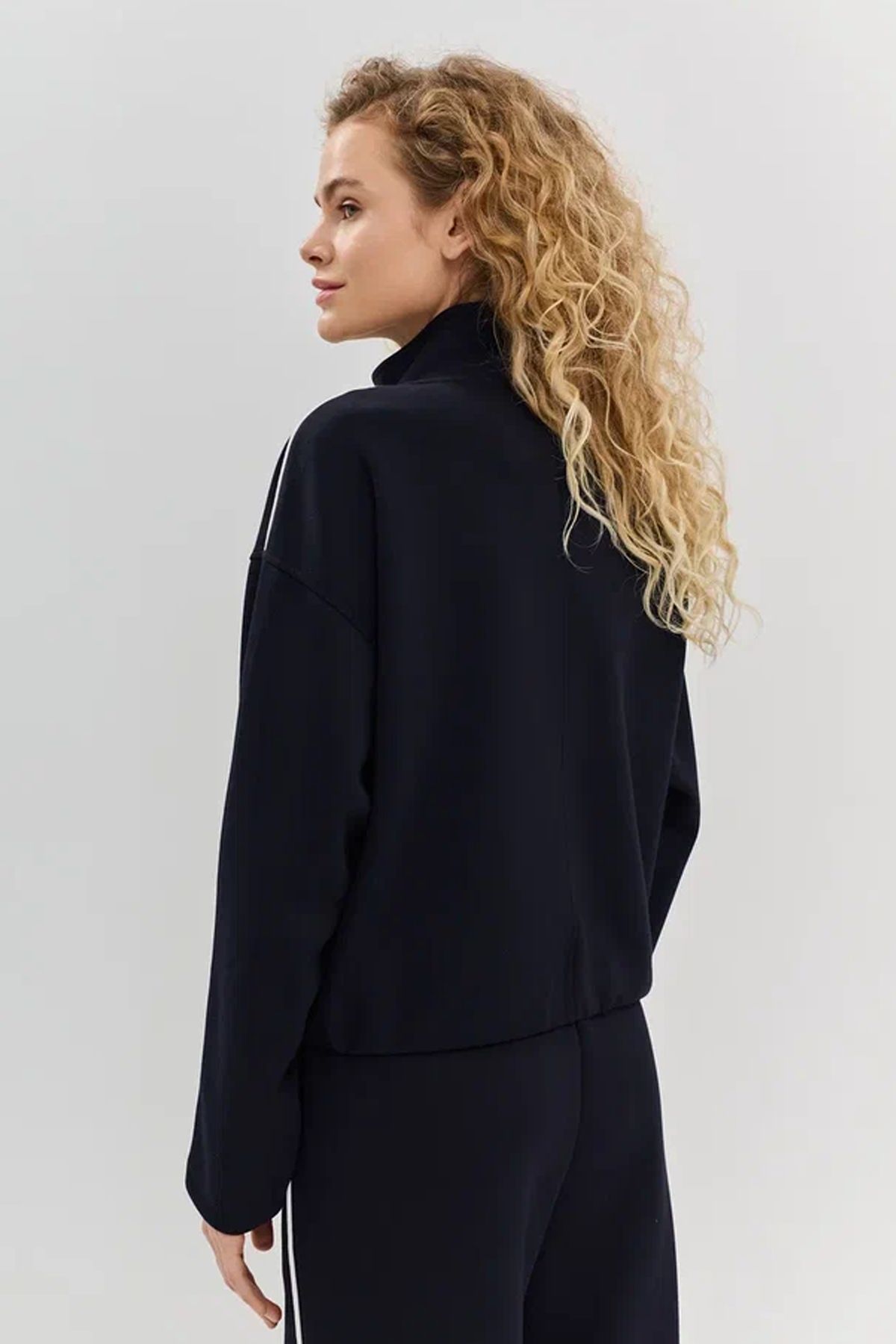 Трикотажный жакет-бомбер в ретро стиле, 50р