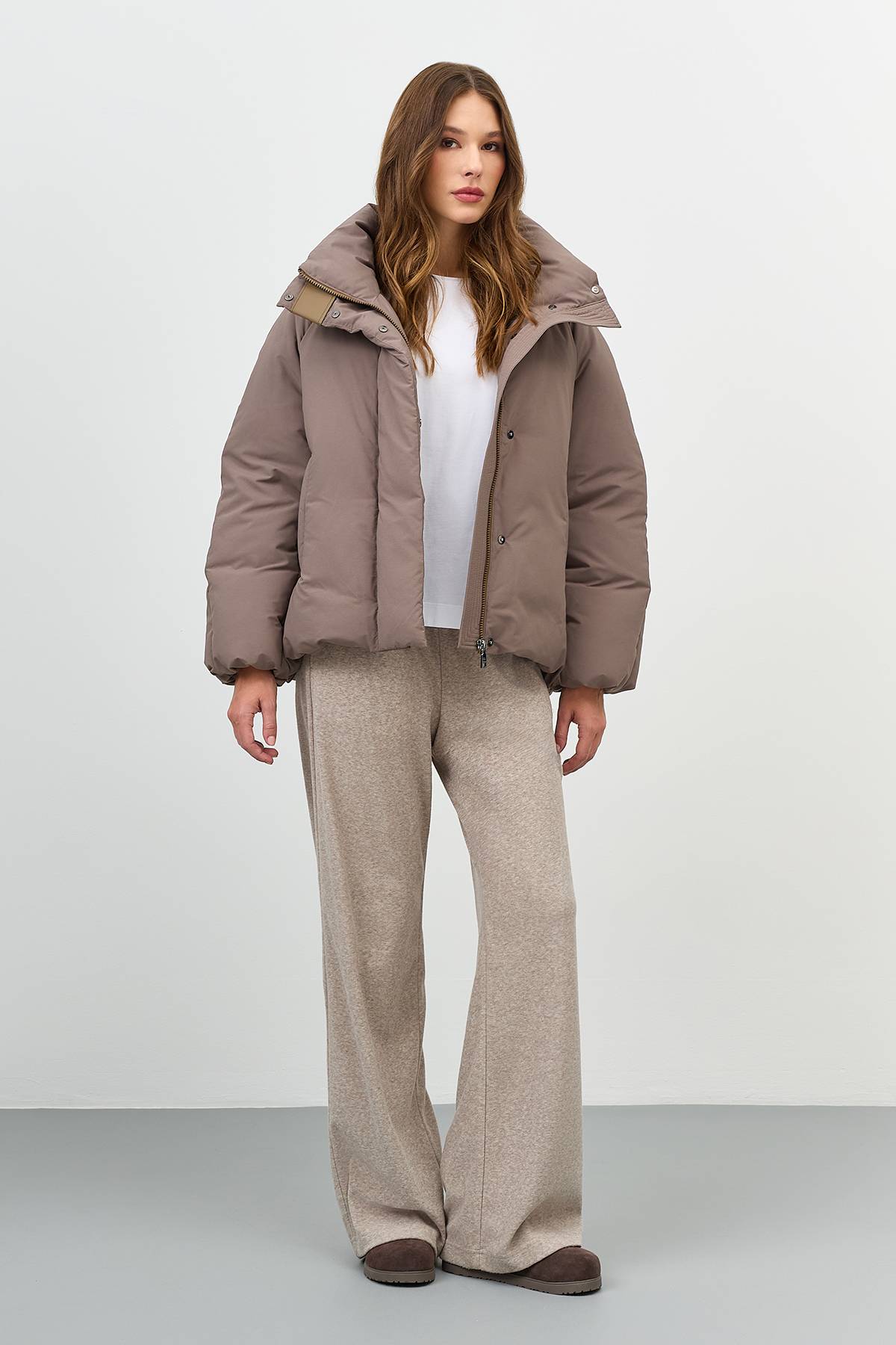 Лимитированная серия теплая куртка с минималистичным декором с палантином, 46