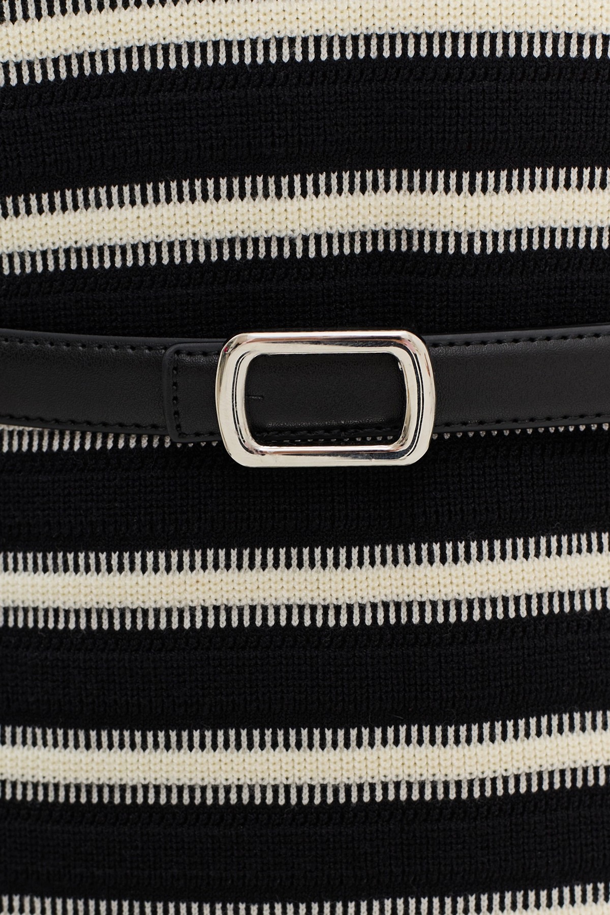 Узкий ремень с закругленной пряжкой, One