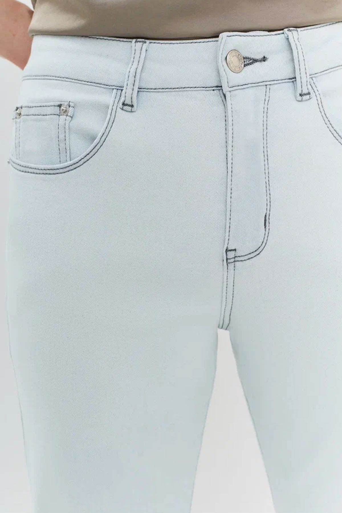 Светлые джинсы прямого силуэта, 44р