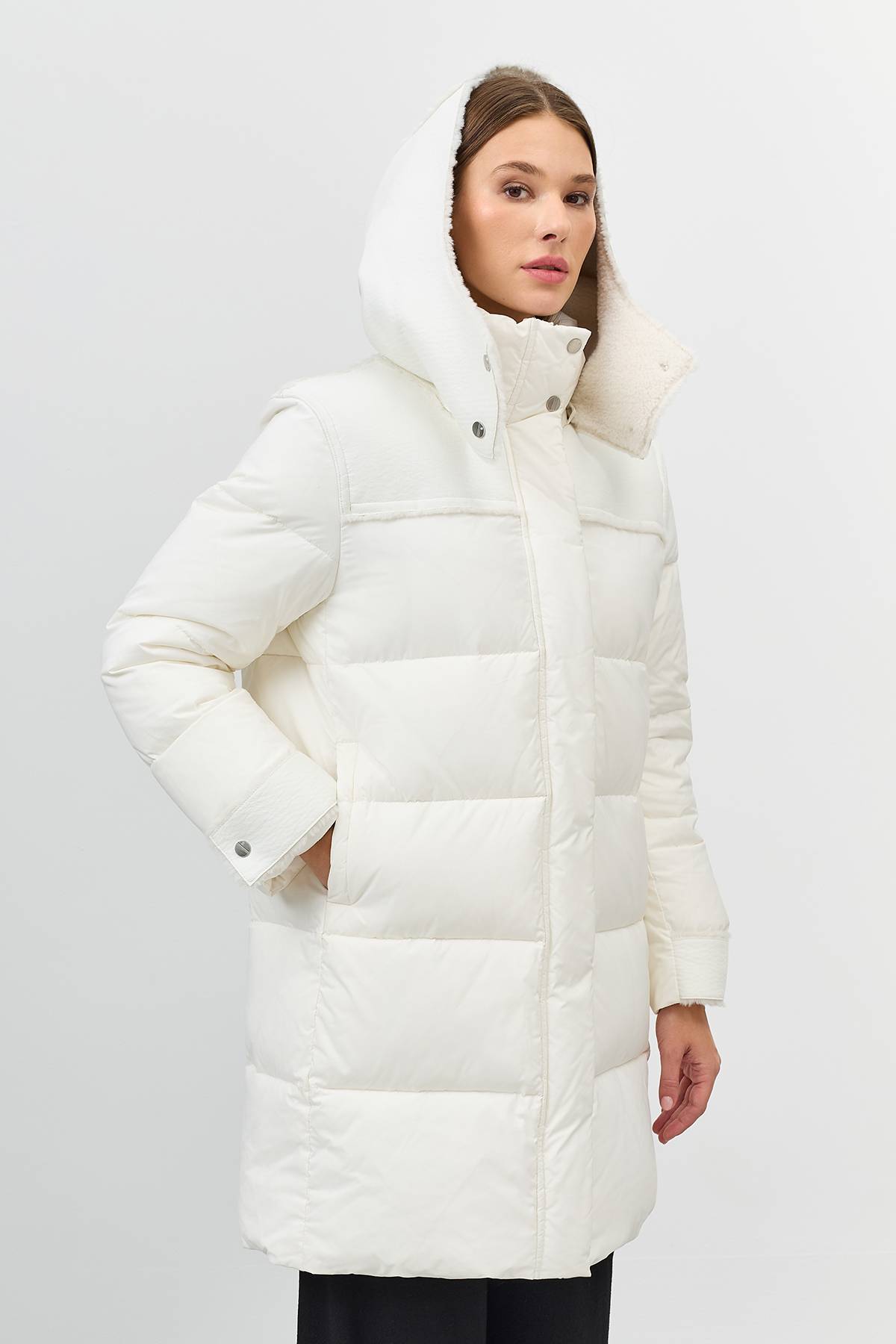 Лимитированная серия пальто с капюшоном из искусственной овчины с палантином, 50