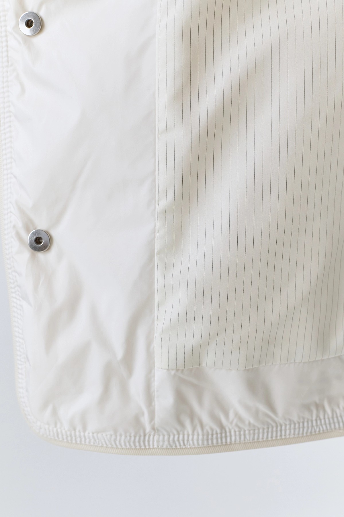 Белая легкая куртка на натуральном утеплителе, 46