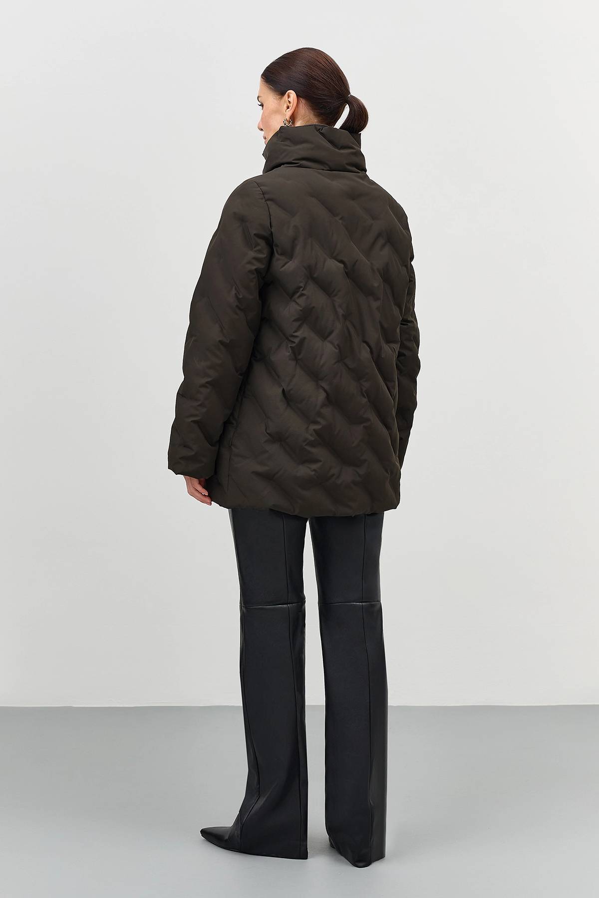 Лимитированная серия куртка с фактурной стежкой и палантин, 48