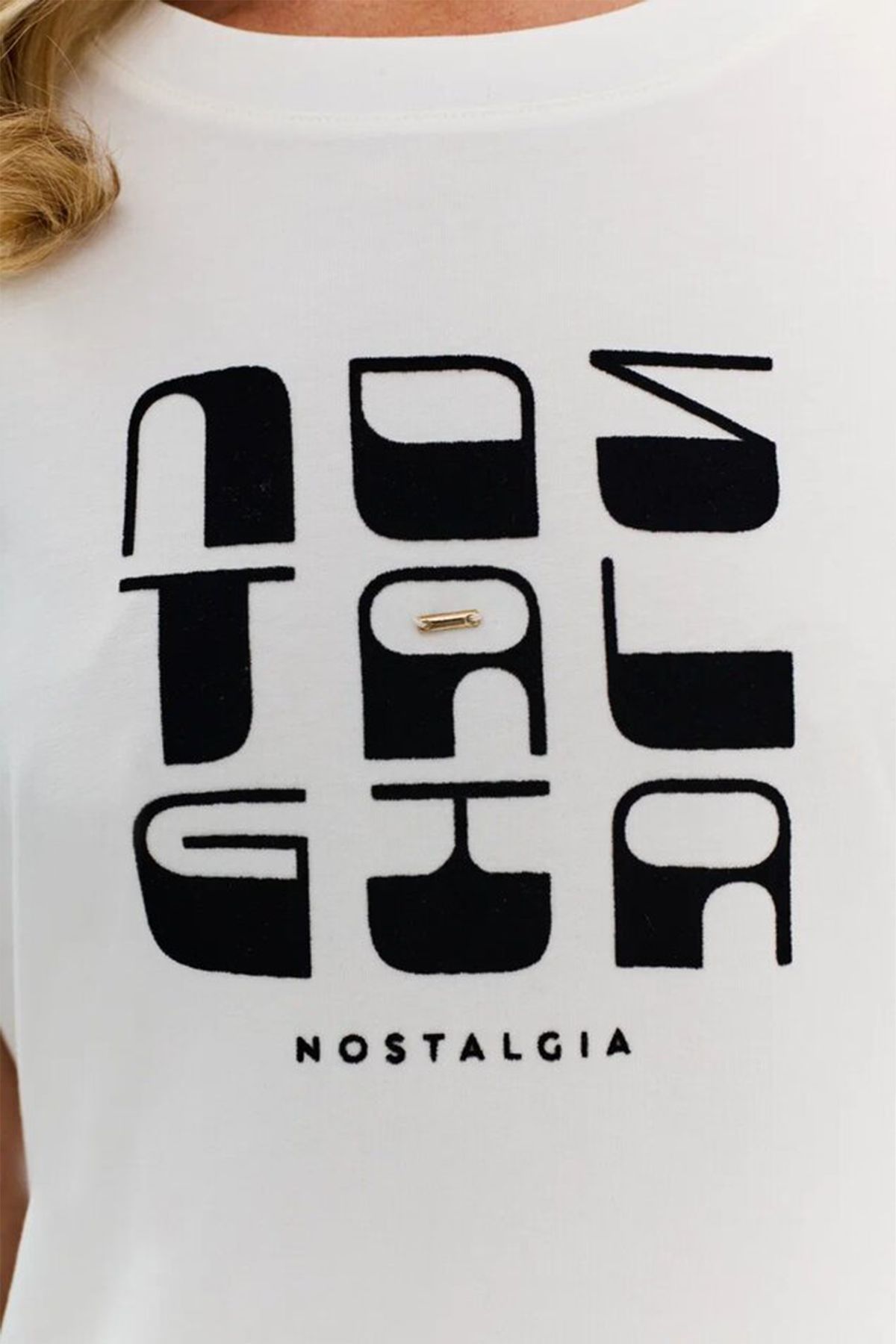 Футболка белого цвета с флок-принтом, 42р