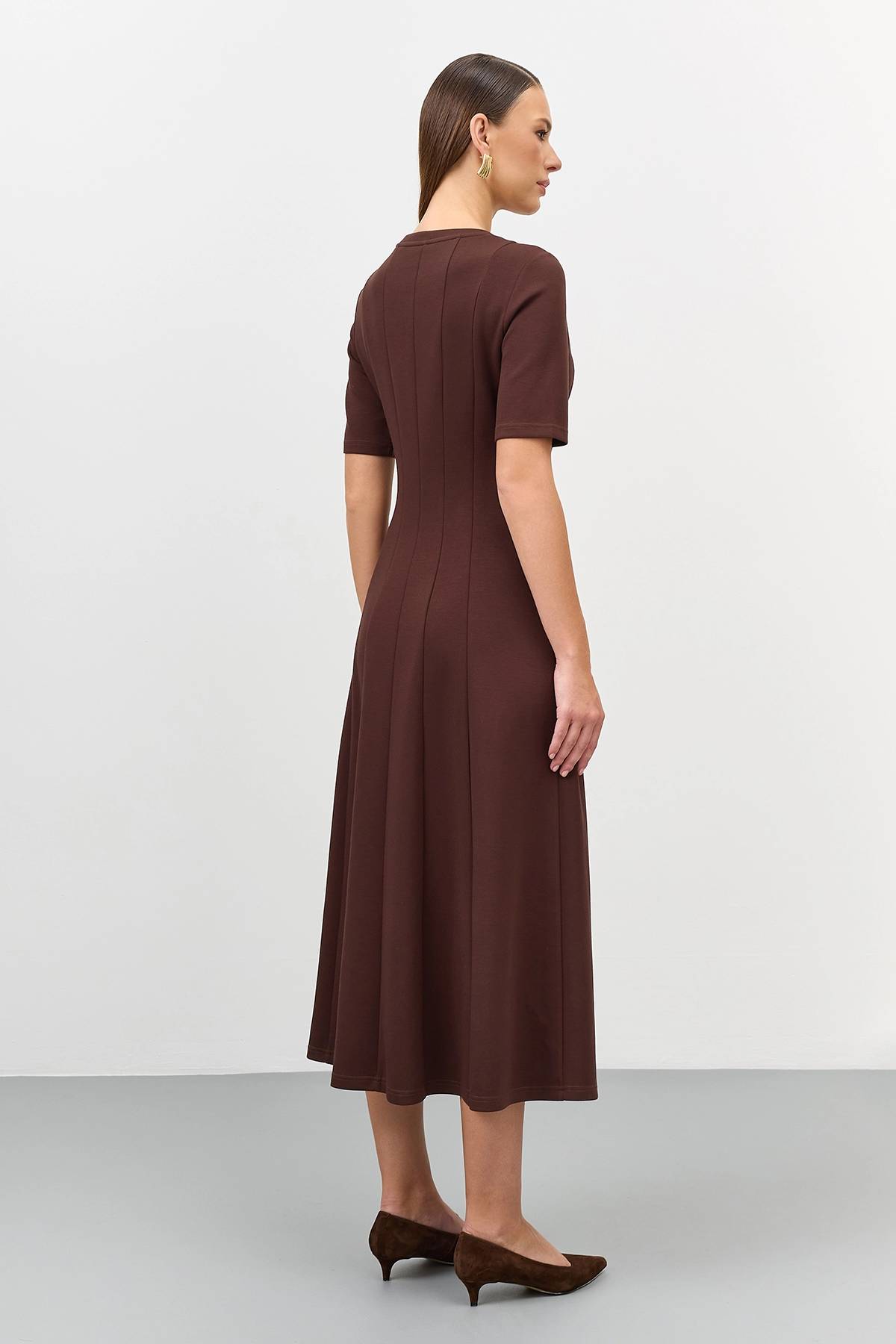 Лимитированная серия темно-коричневое платье с палантином, 44