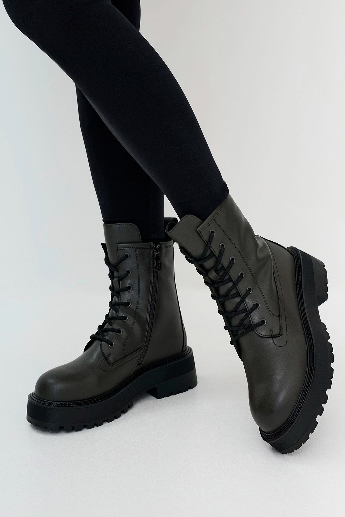 Утепленные высокие ботинки из мягкой натуральной кожи, 40р