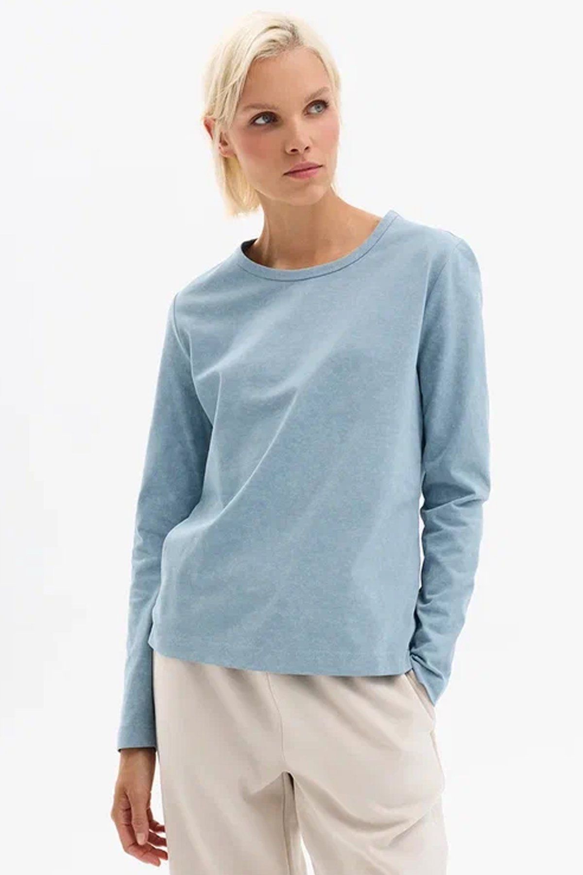 Приталенный джемпер с эффектом "мраморной" ткани в голубом цвете, 48р