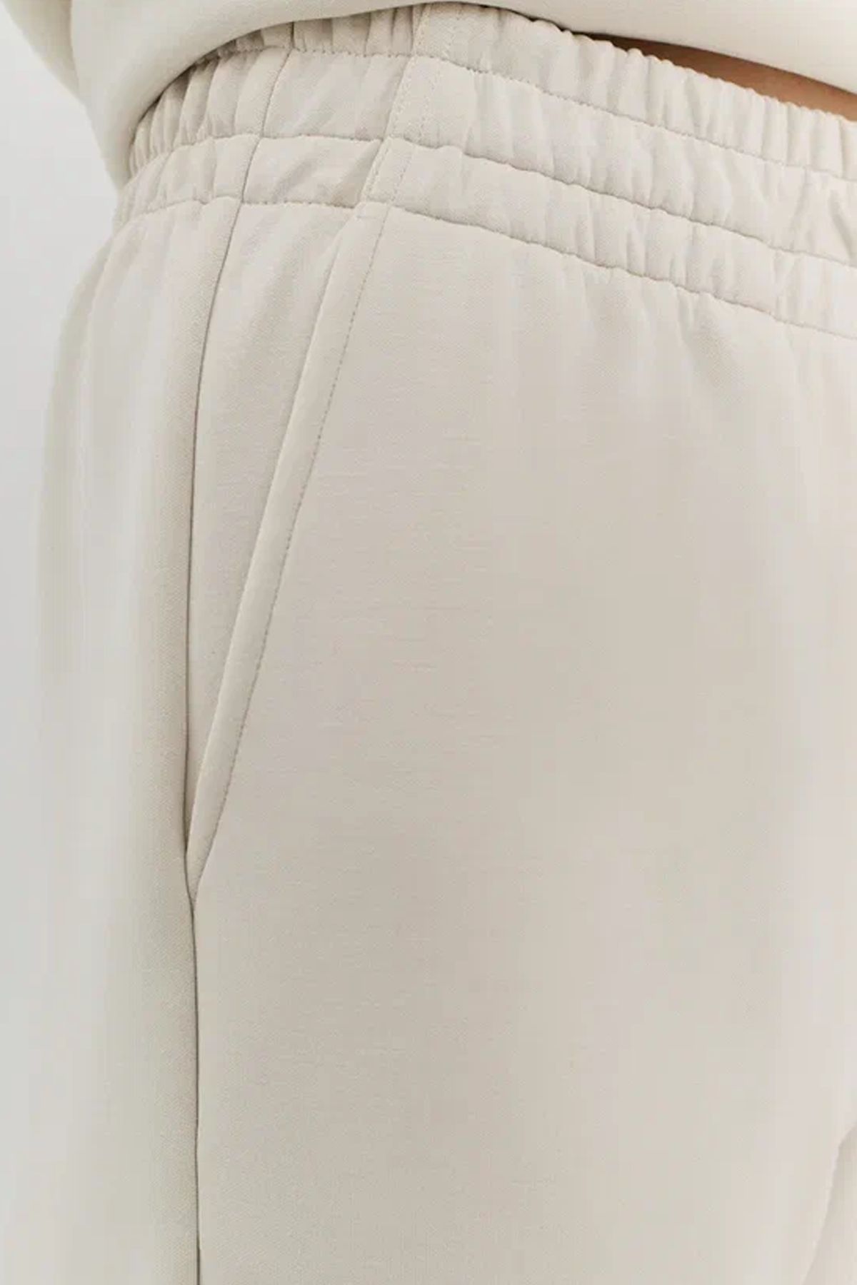 Брюки из смесового модала прямого силуэта в молочном цвете, 42р