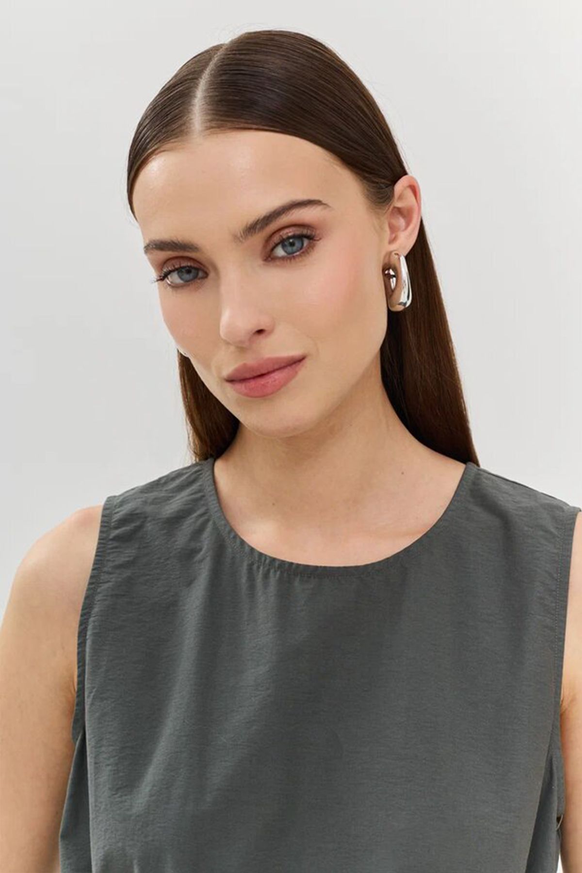 Стильный комбинезон без рукавов, 48р