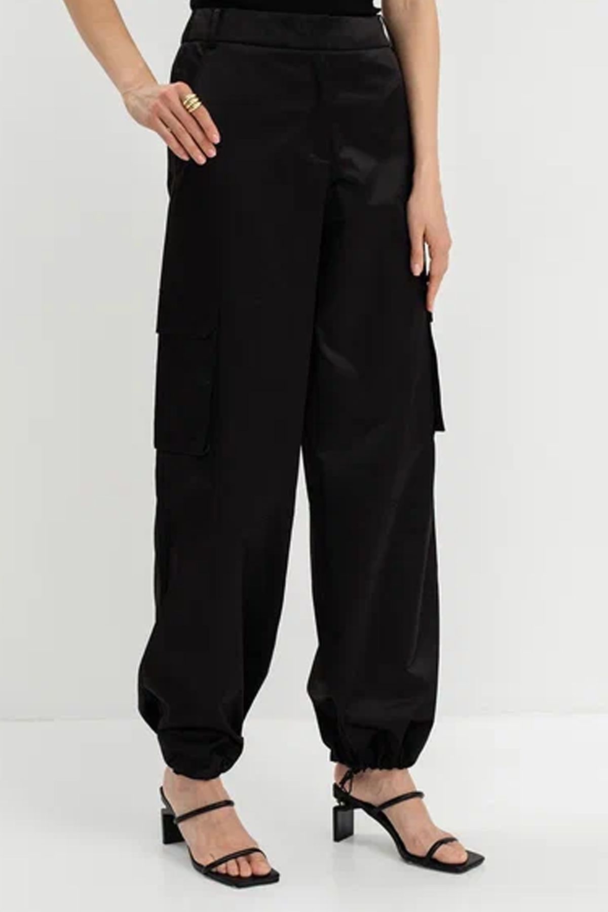 Брюки карго чёрного цвета из сатиновой ткани 43413/9, 40р