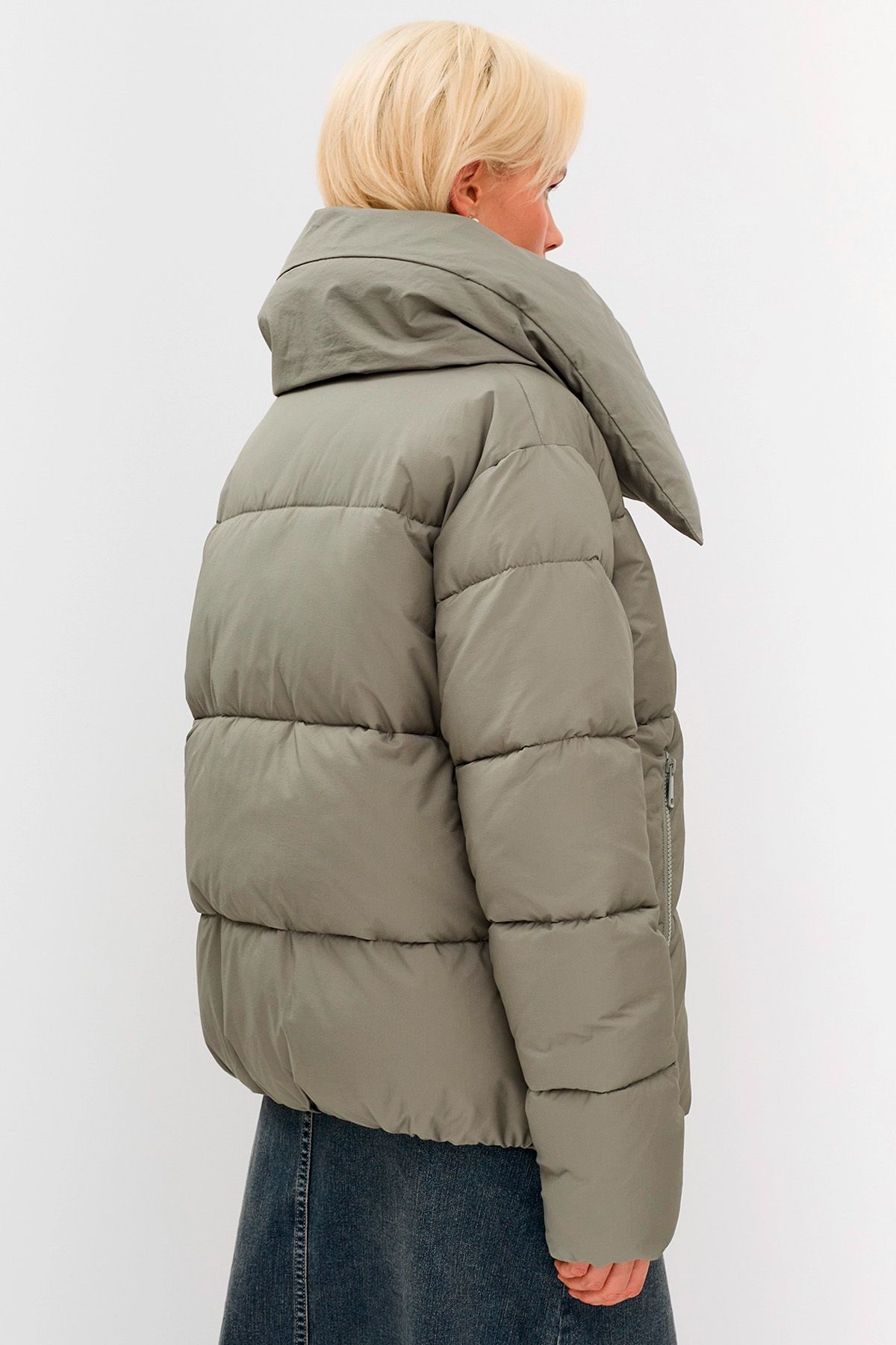 Куртка с объемным воротником в оливковом цвете, 50р