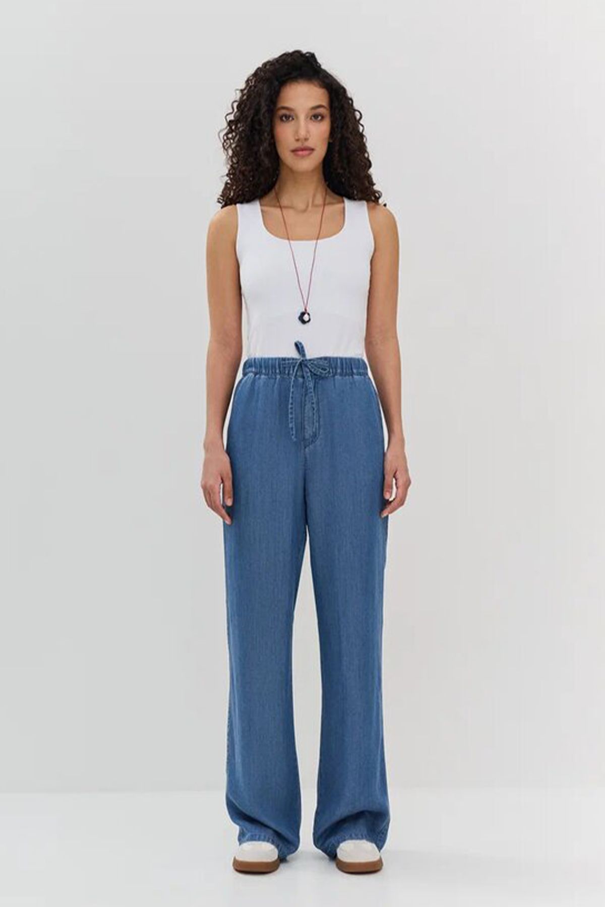 Базовый удлиненный топ в белом цвете, 42р