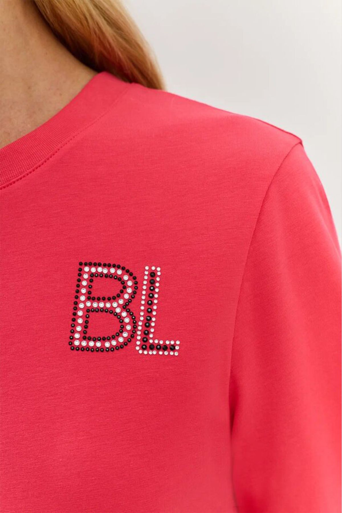 Футболка с аппликацией из страз, 52р